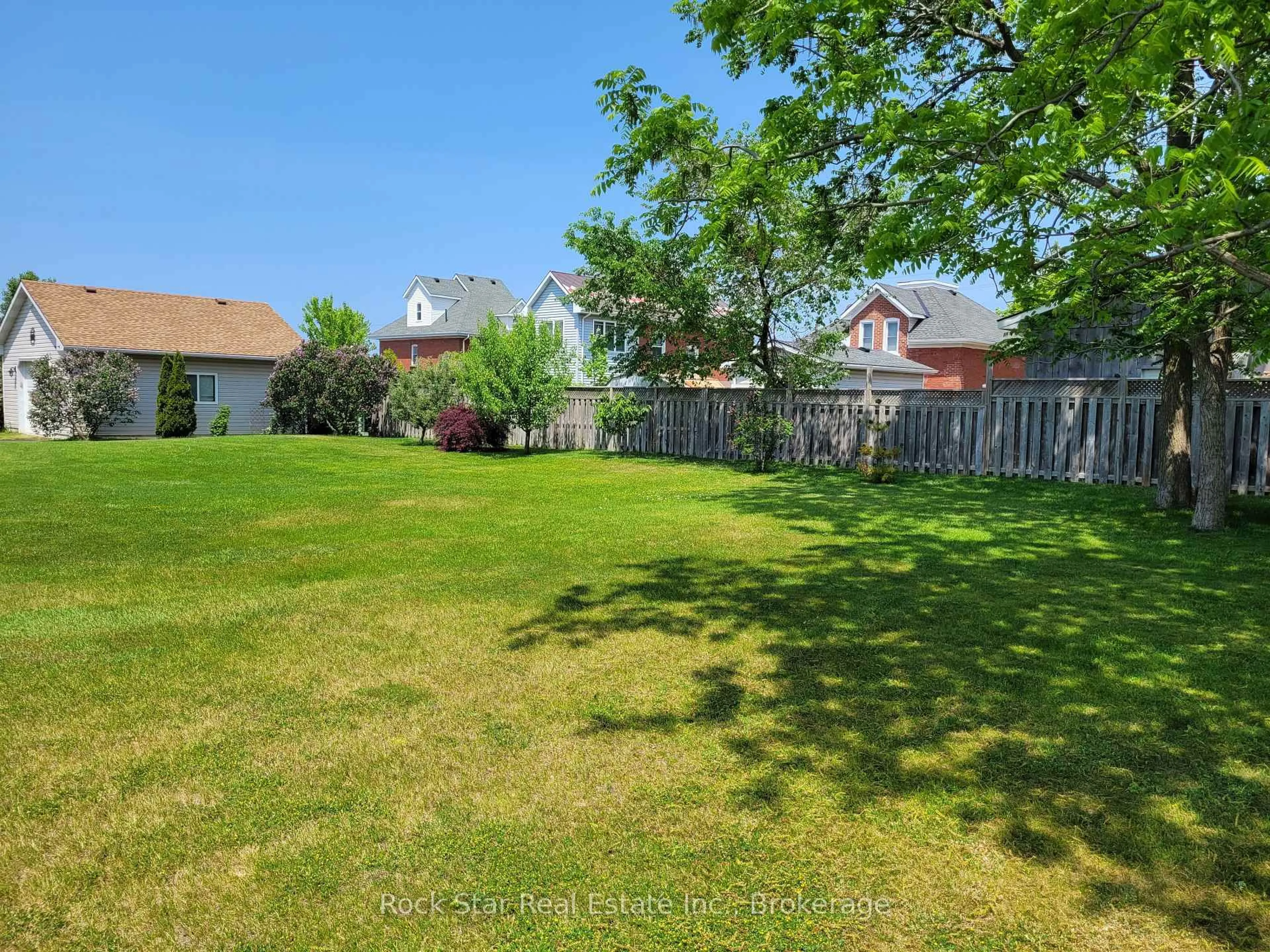 A pic from outside/outdoor area/front of a property/back of a property/a pic from drone, unknown for L277 PL457 Elgin Ave, Goderich Ontario N7A 1K6