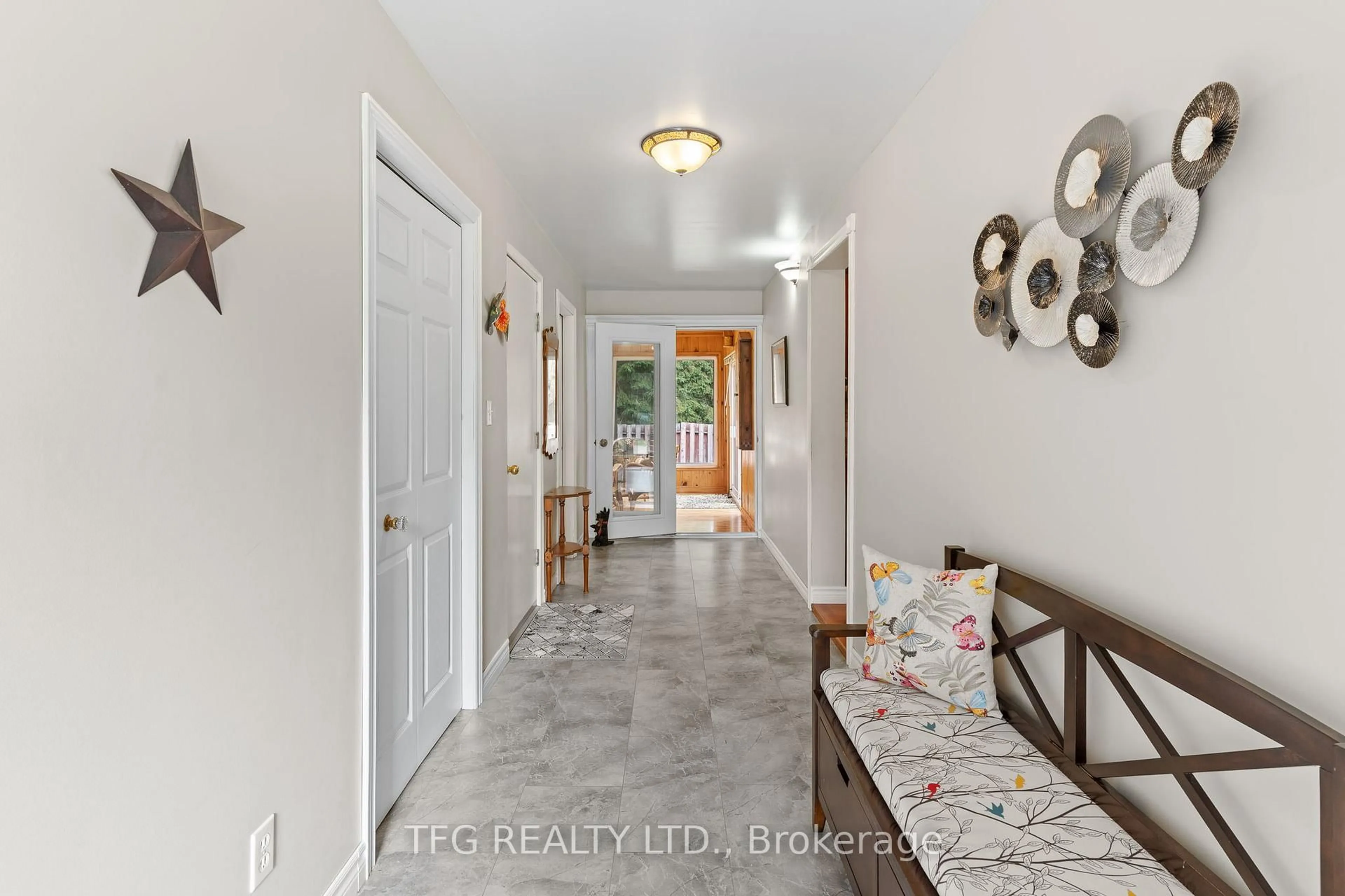 Indoor entryway for 77 Bayshore Rd, Dysart et al Ontario K0M 1S0