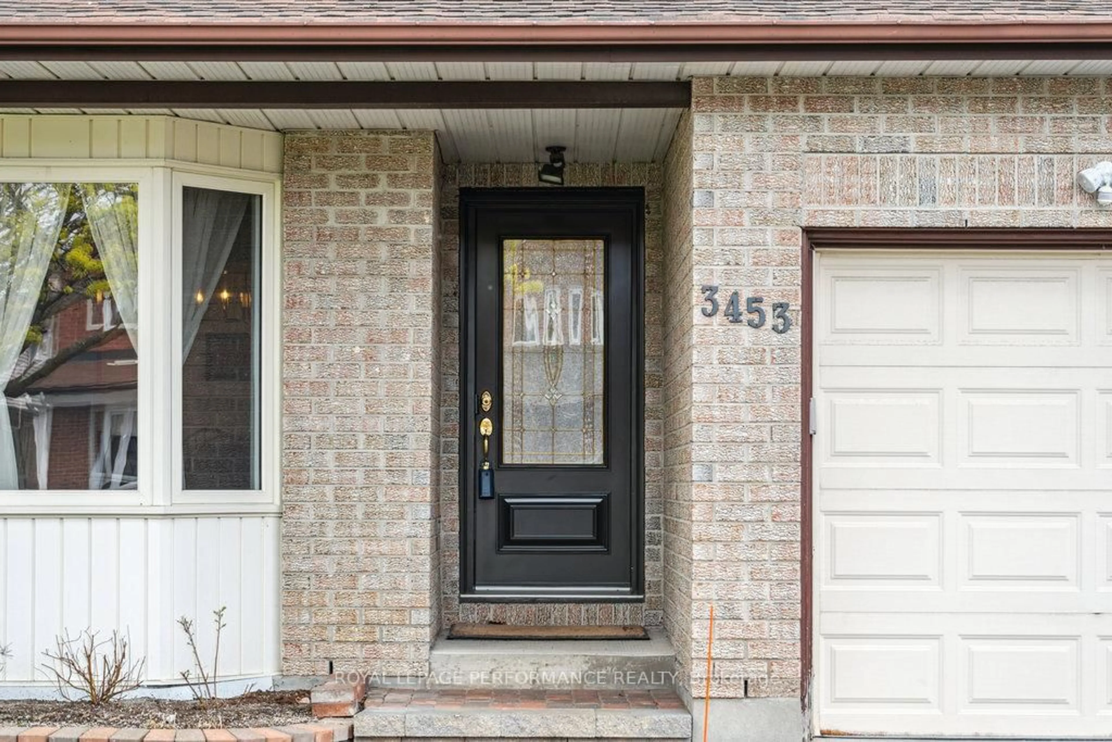 Indoor entryway for 3453 Wyman Cres, Ottawa Ontario K1V 0P4
