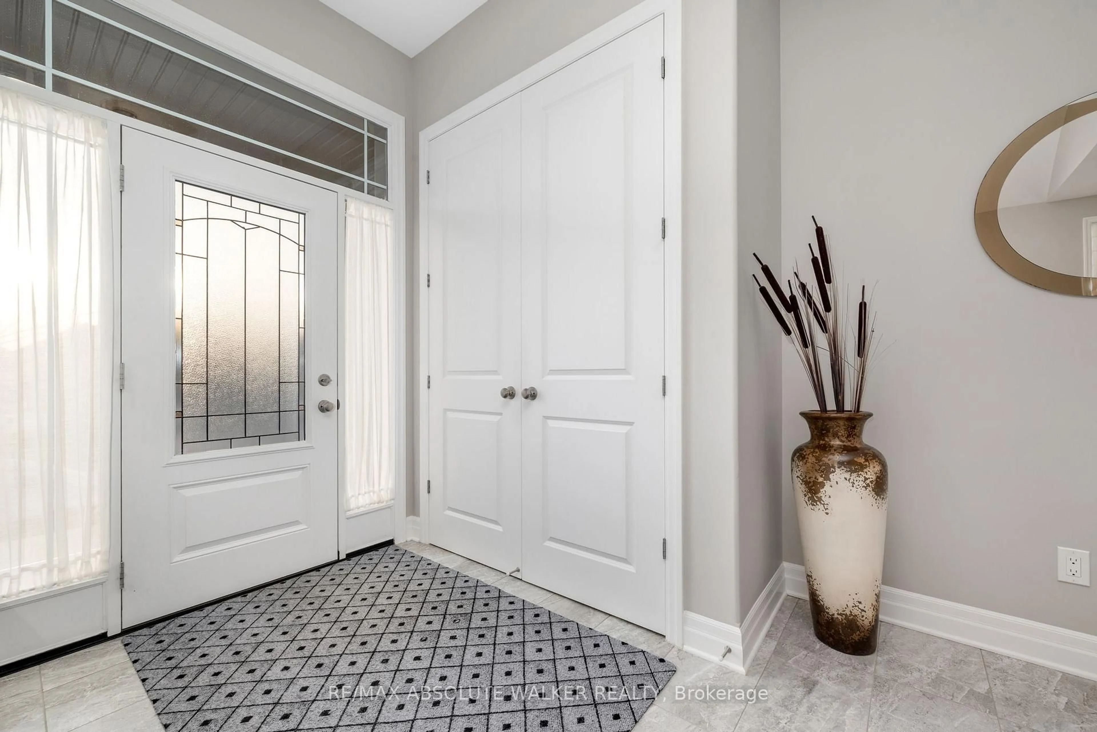 Indoor entryway for 680 COBALT St, Clarence-Rockland Ontario K4K 0L8