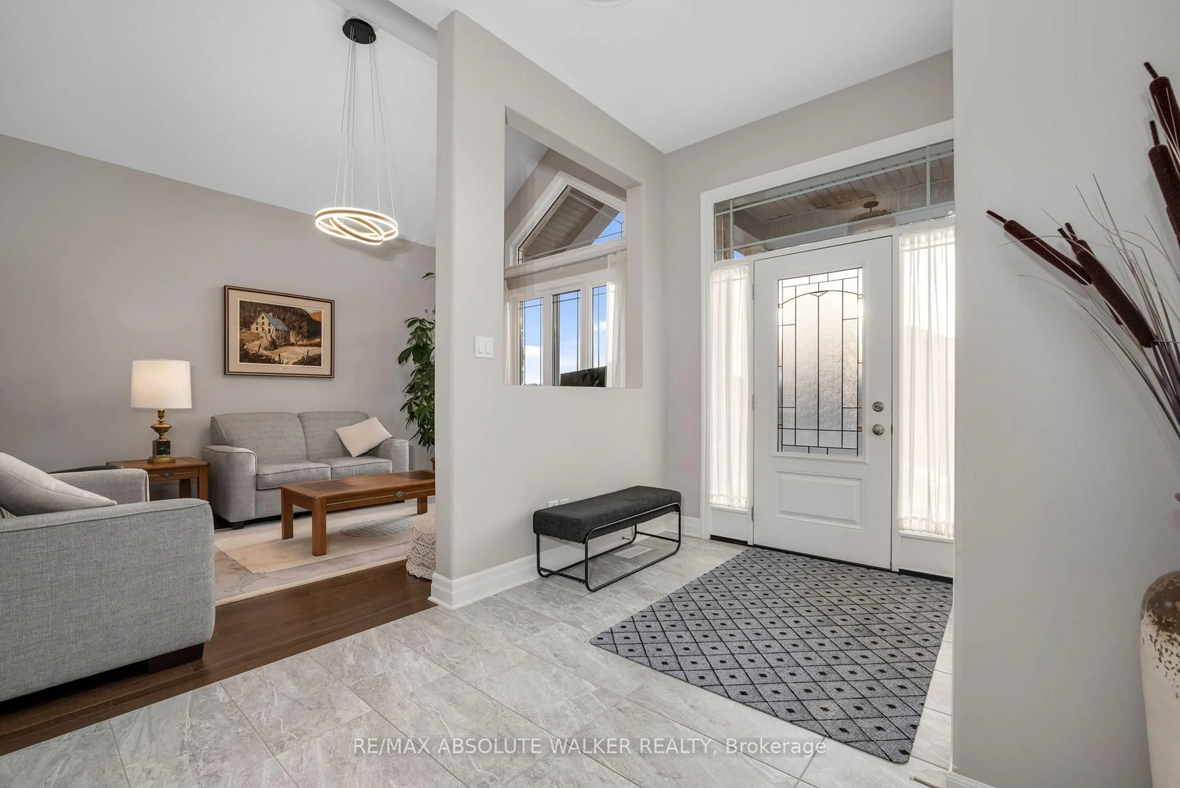 Indoor entryway for 680 COBALT St, Clarence-Rockland Ontario K4K 0L8
