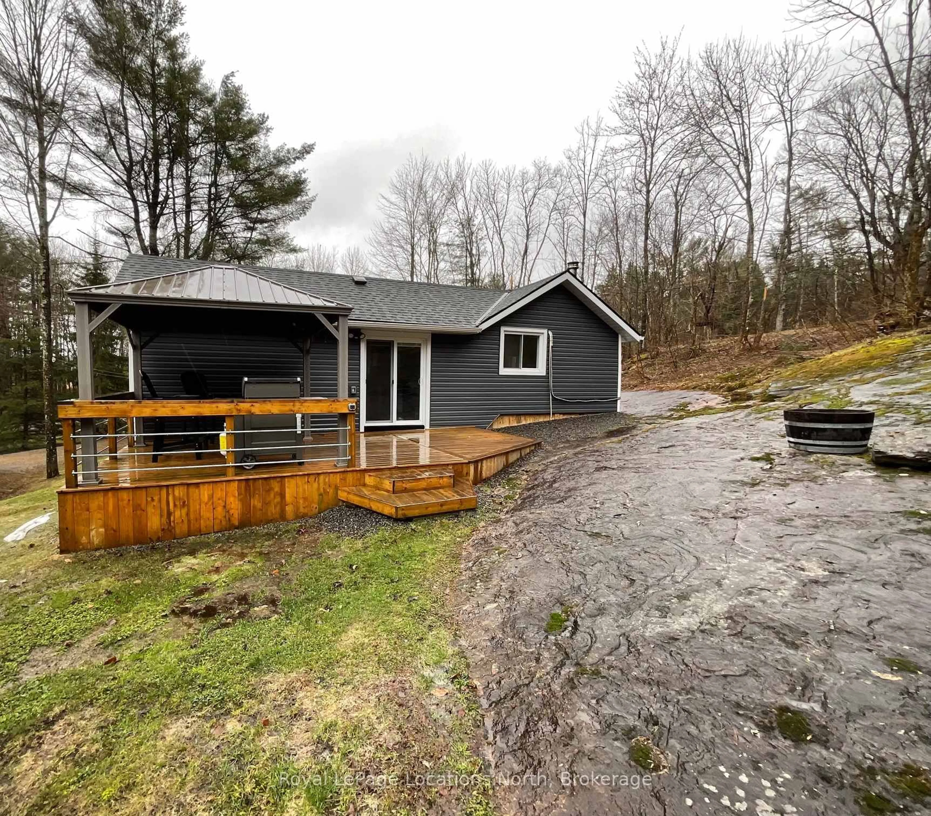 A pic from outside/outdoor area/front of a property/back of a property/a pic from drone, unknown for 1005 FOX POINT Rd, Bracebridge Ontario P1L 1X1