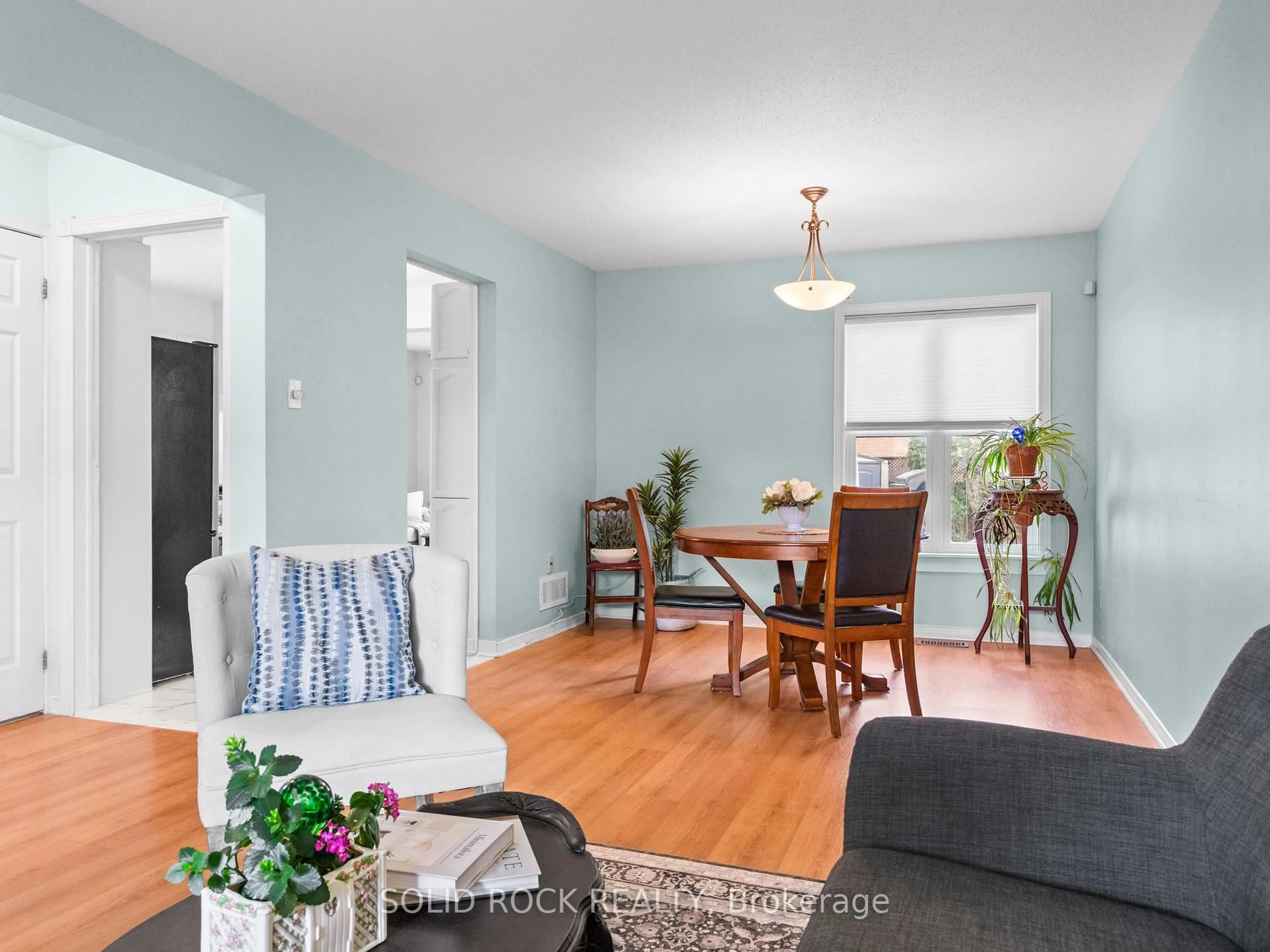 Living room with furniture, wood/laminate floor for 11 Royal Field Cres, Ottawa Ontario K2J 4G1