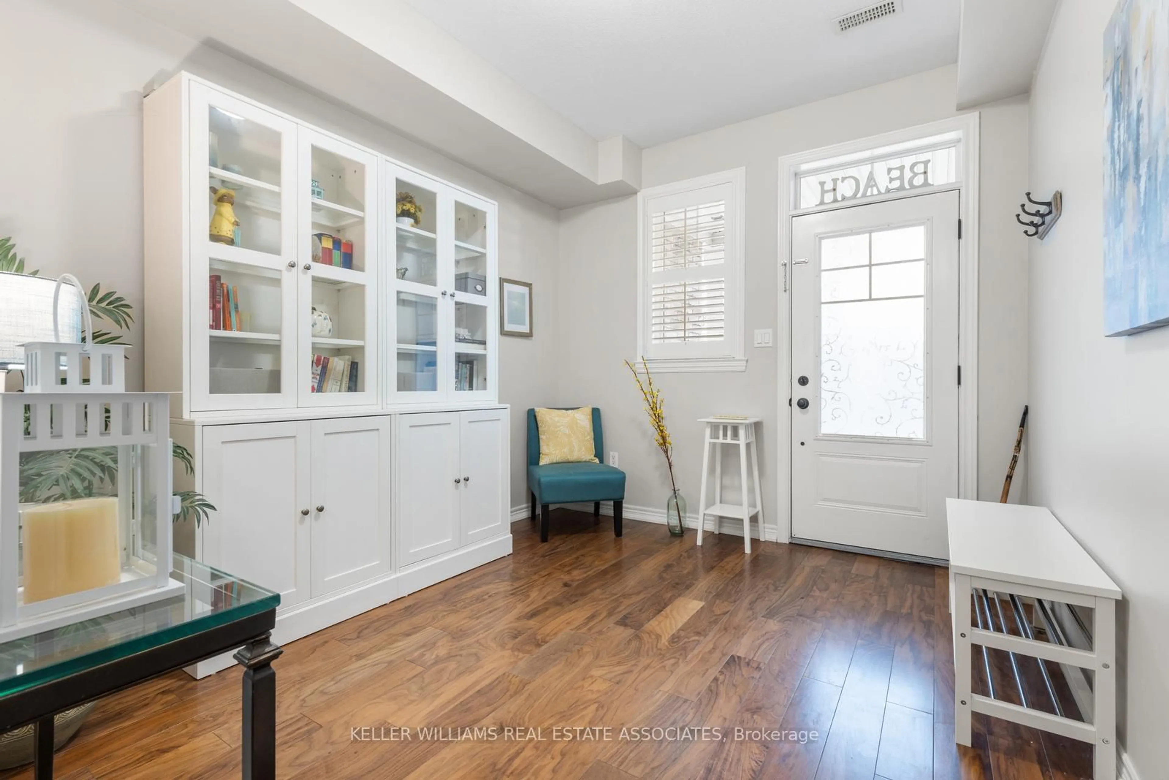 Indoor entryway for 337 Beach Blvd #37, Hamilton Ontario L8H 6W4