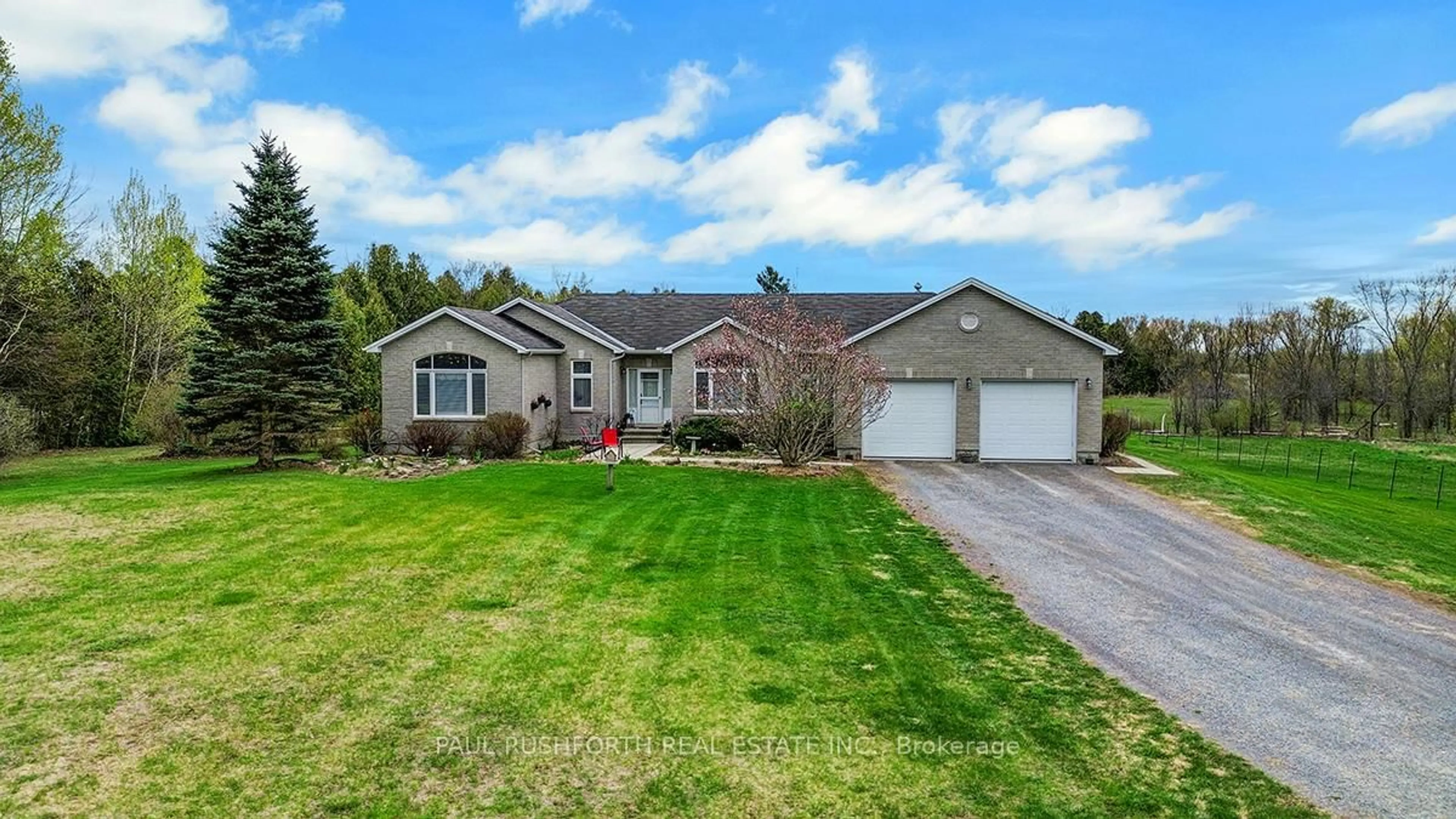 A pic from outside/outdoor area/front of a property/back of a property/a pic from drone, street for 4949 Stonecrest Rd, Ottawa Ontario K0A 3M0