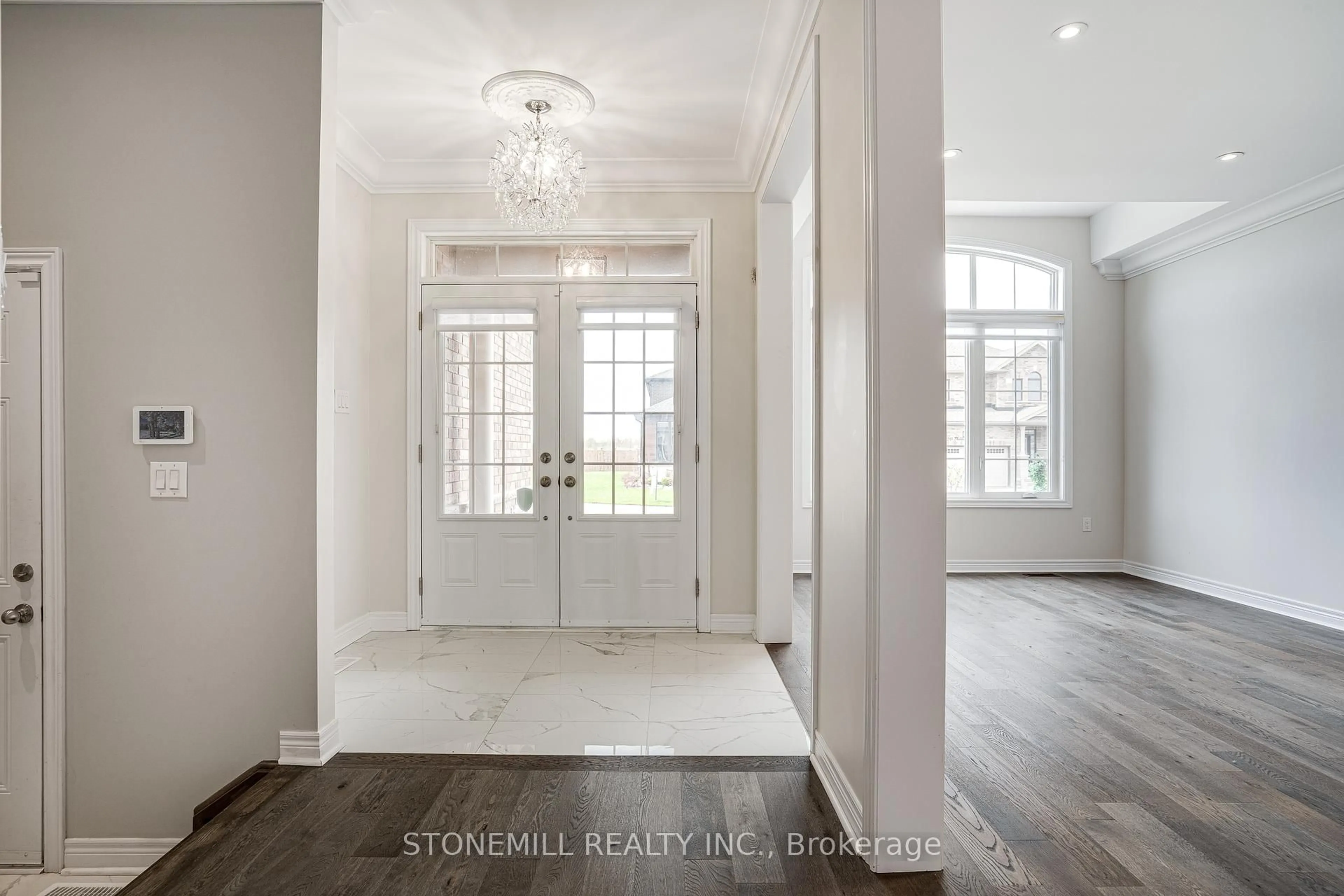Indoor entryway for 258 Shoreview Dr, Welland Ontario L3B 0H3