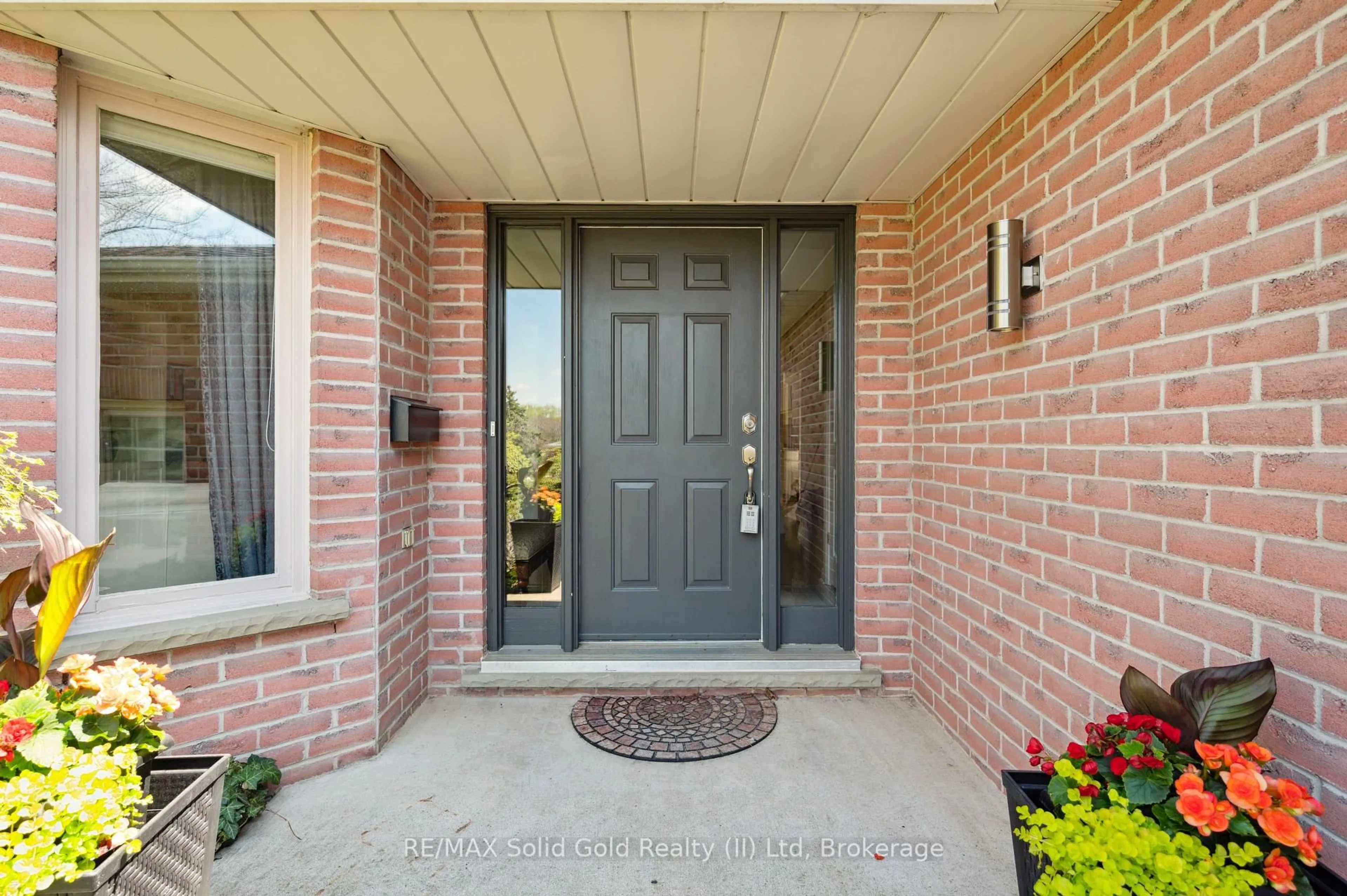 Indoor entryway for 15 Trelawney St, Kitchener Ontario N2N 3A8