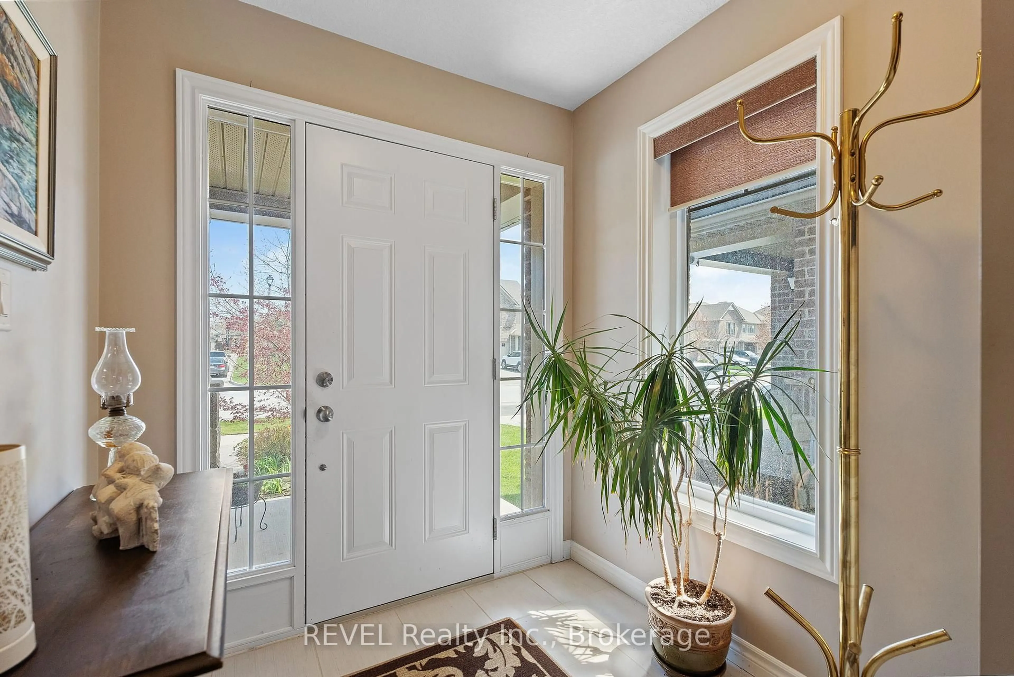 Indoor entryway for 89 Abbott Pl, Pelham Ontario L0S 1E5