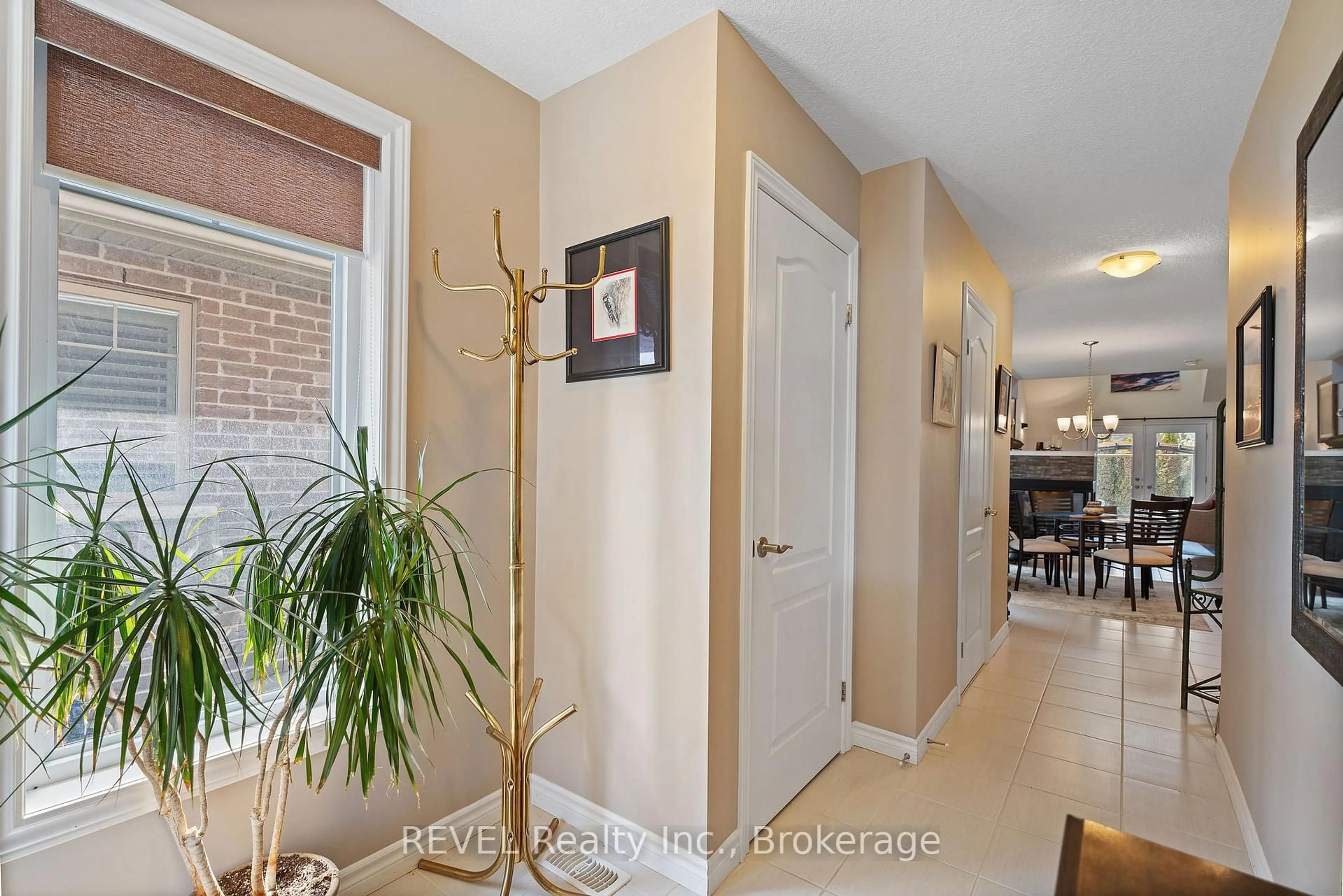 Indoor entryway for 89 Abbott Pl, Pelham Ontario L0S 1E5
