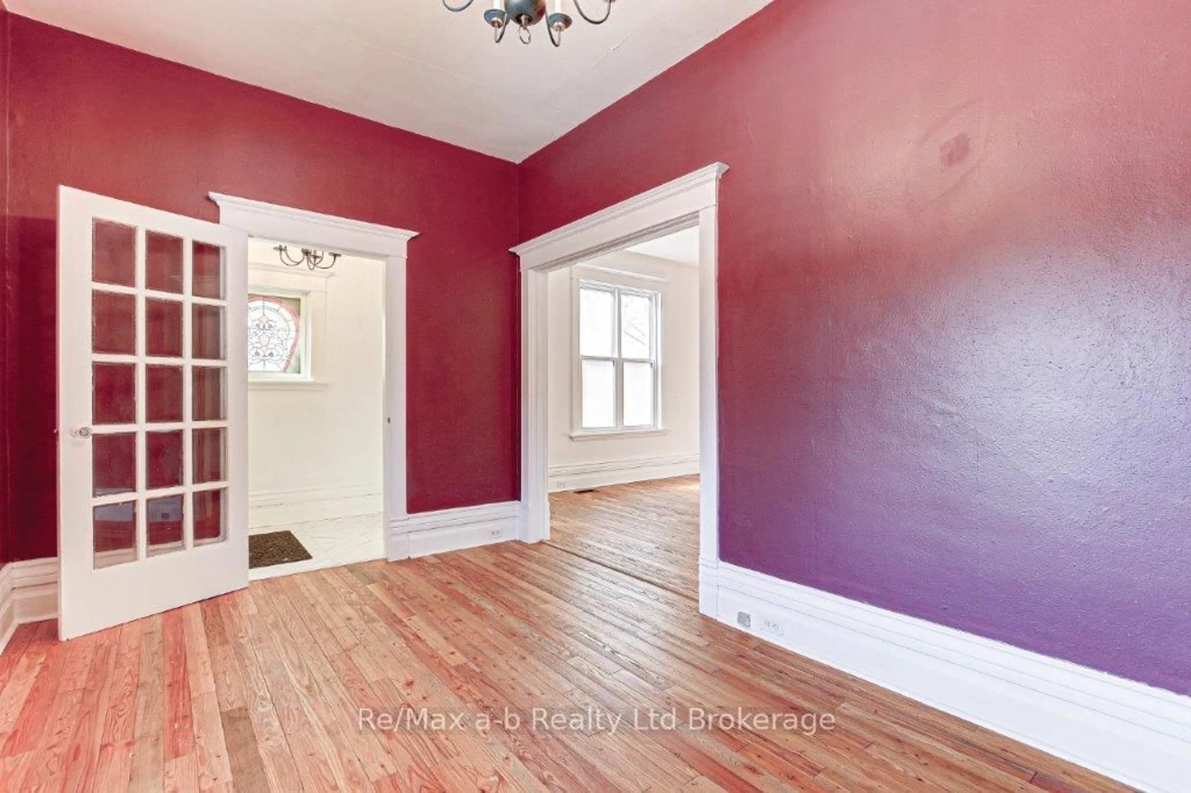 Unknown for 1026 Trafalgar St, London East Ontario N5Z 1G4