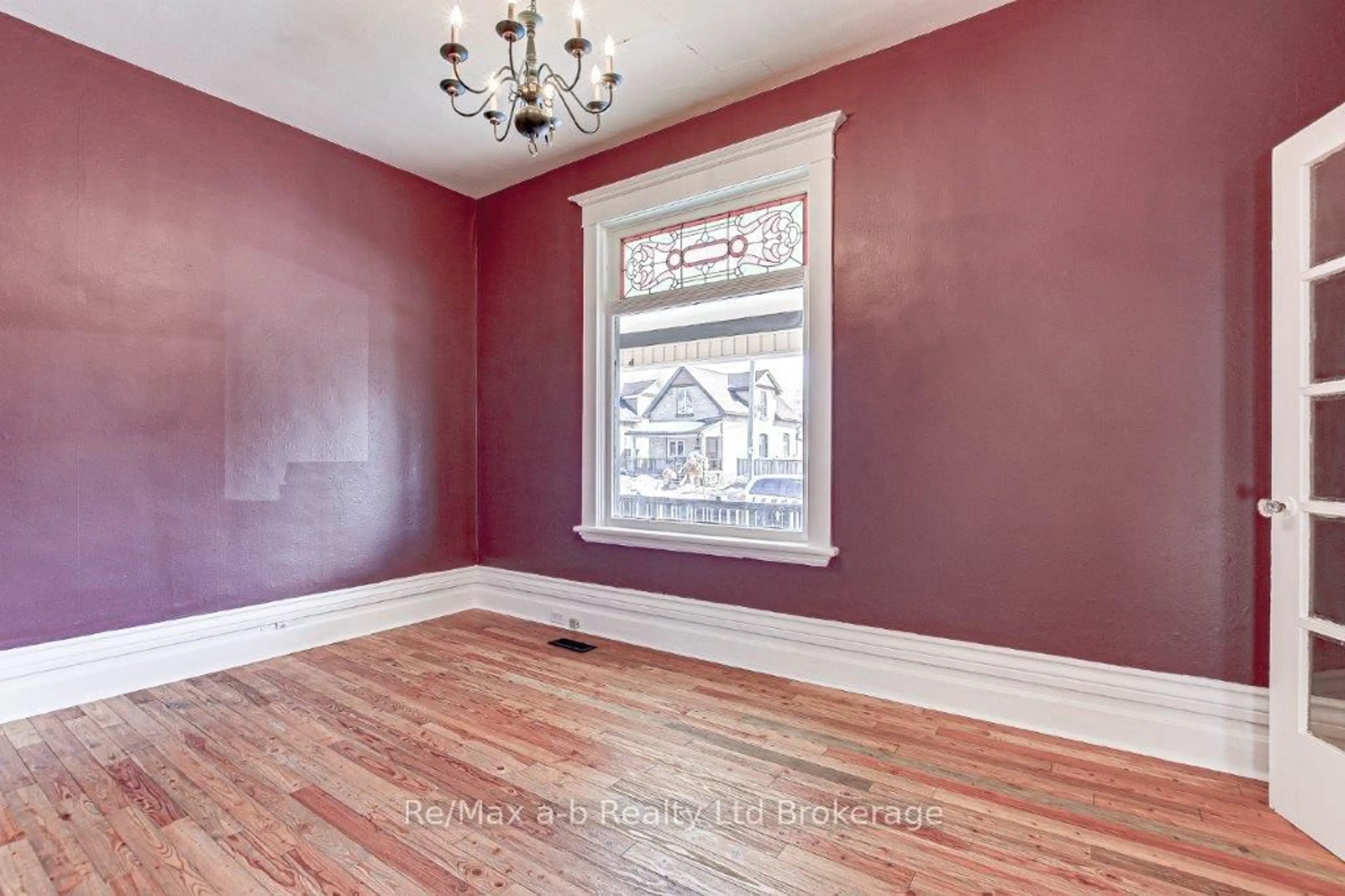 Unknown for 1026 Trafalgar St, London East Ontario N5Z 1G4