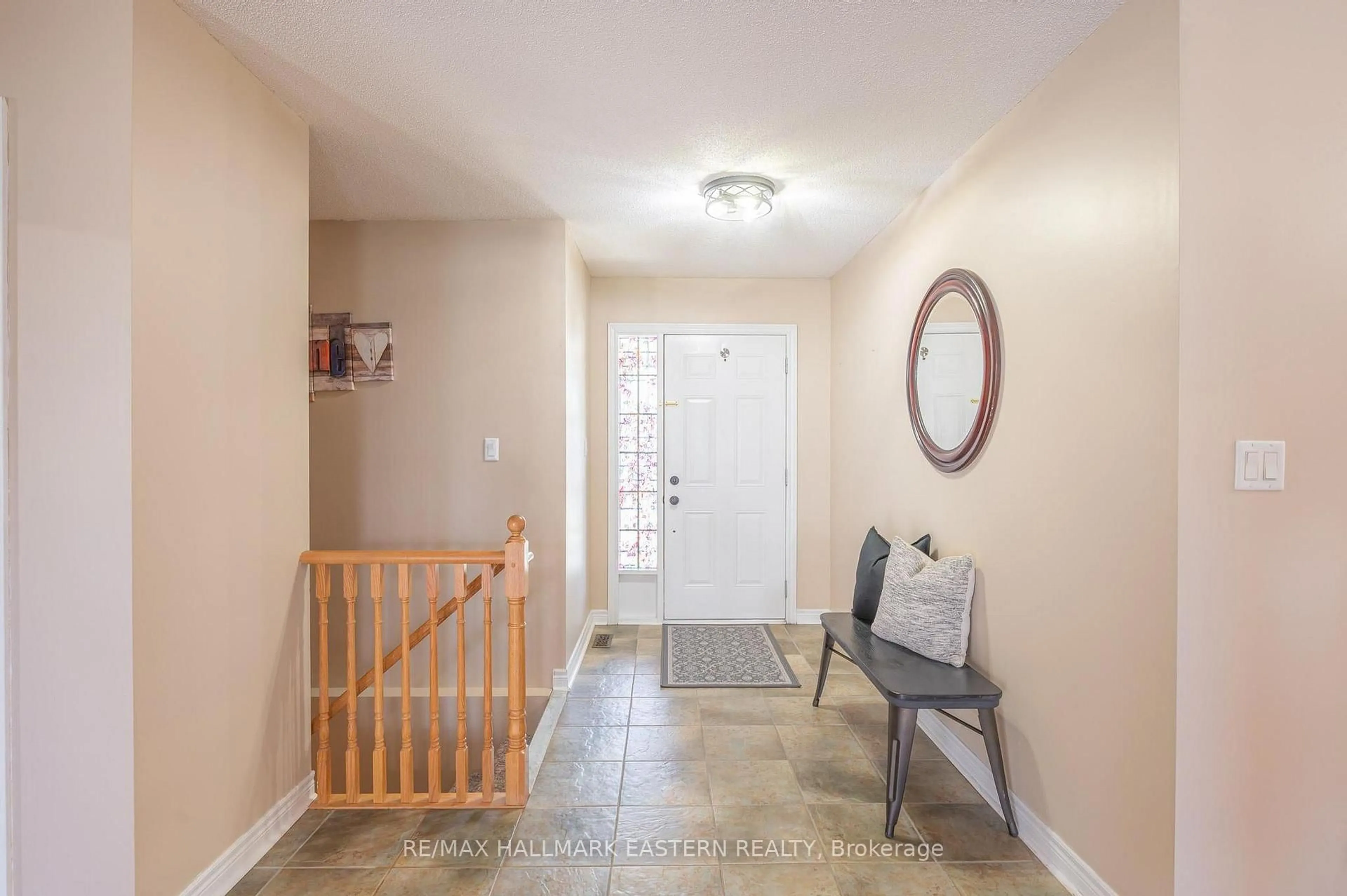 Indoor entryway for 20 Purple Dusk Dr, Kawartha Lakes Ontario K9V 0B2