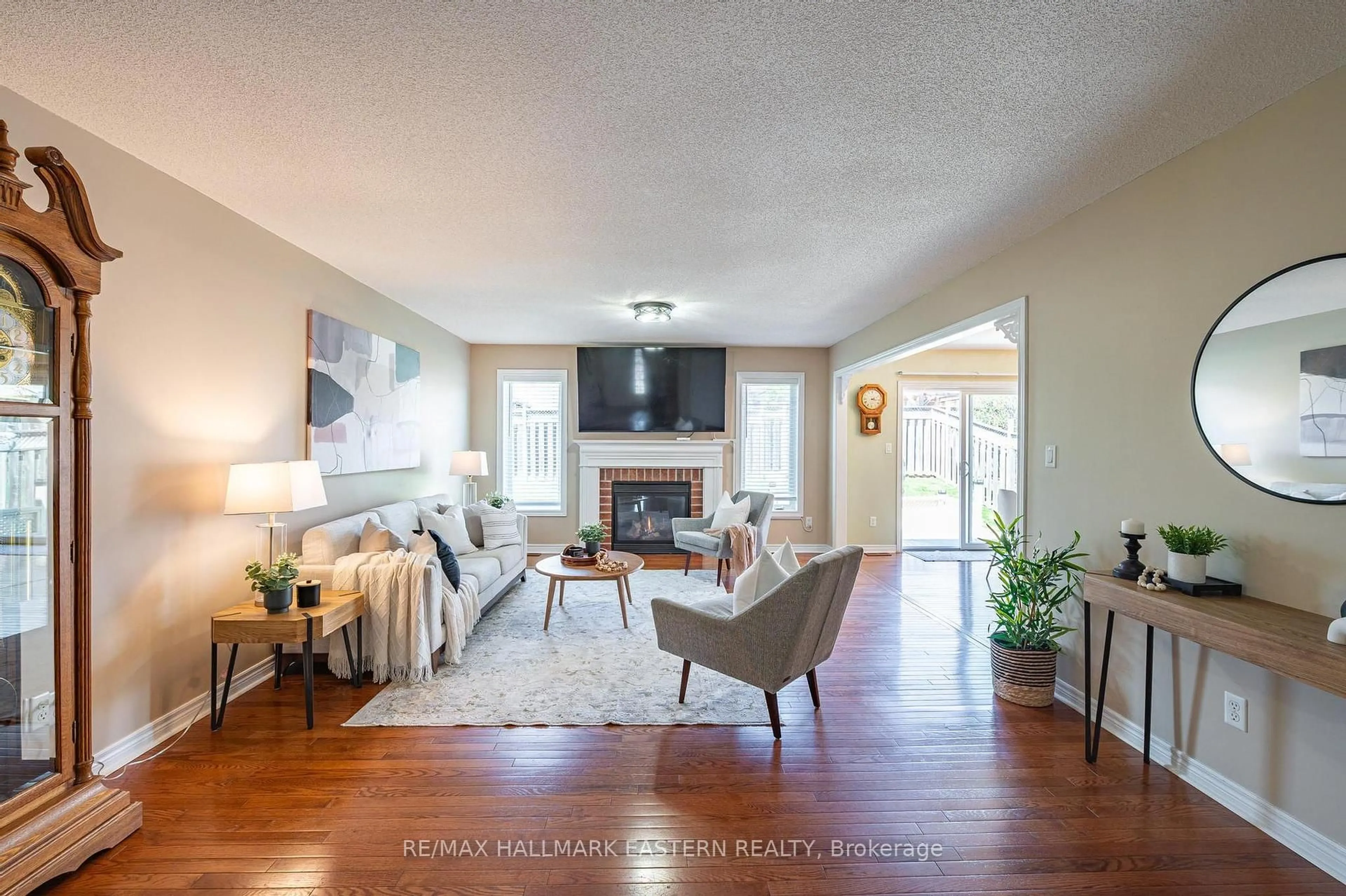Living room with furniture, unknown for 20 Purple Dusk Dr, Kawartha Lakes Ontario K9V 0B2