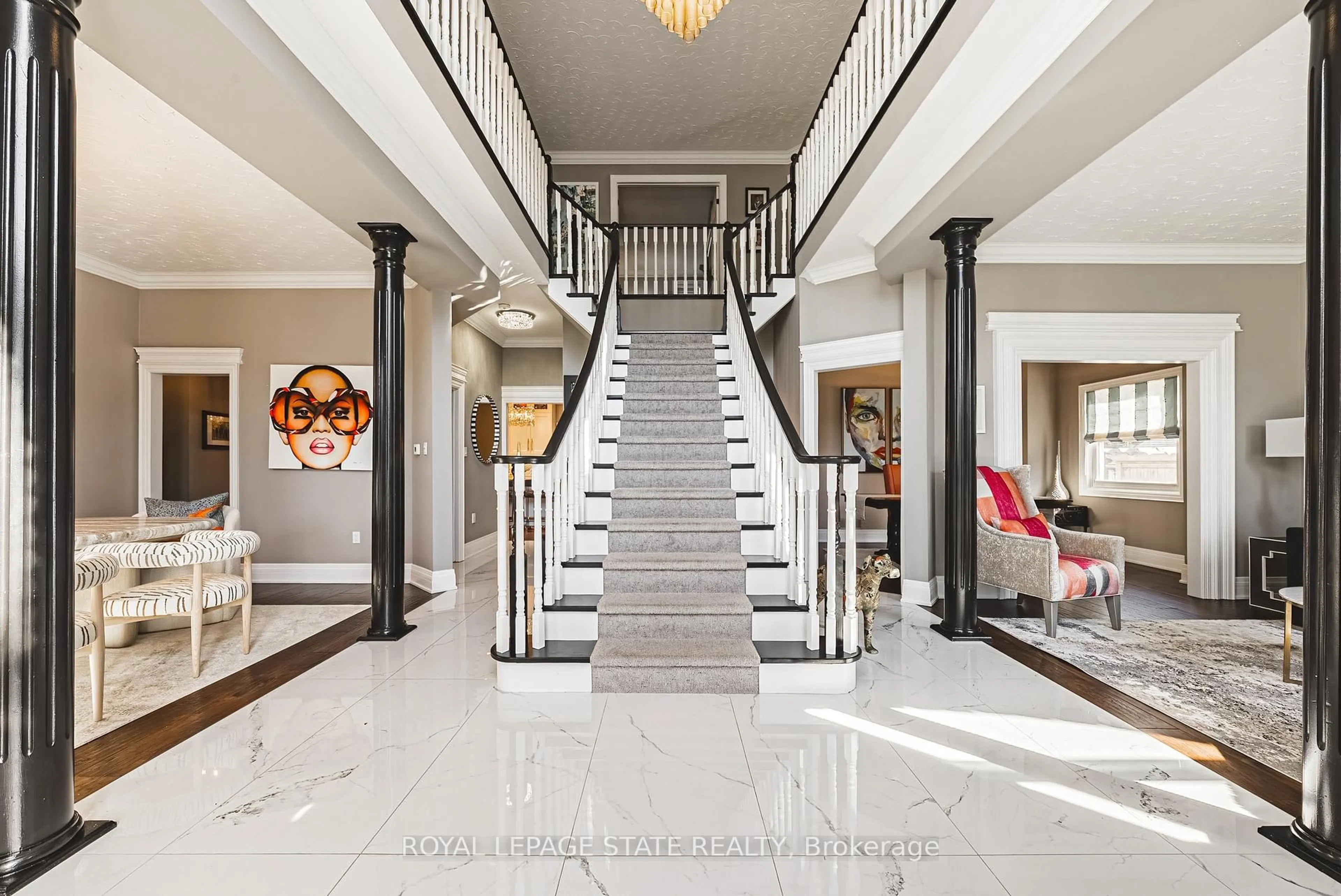 Indoor foyer for 149 Miller Dr, Hamilton Ontario L9G 4W2