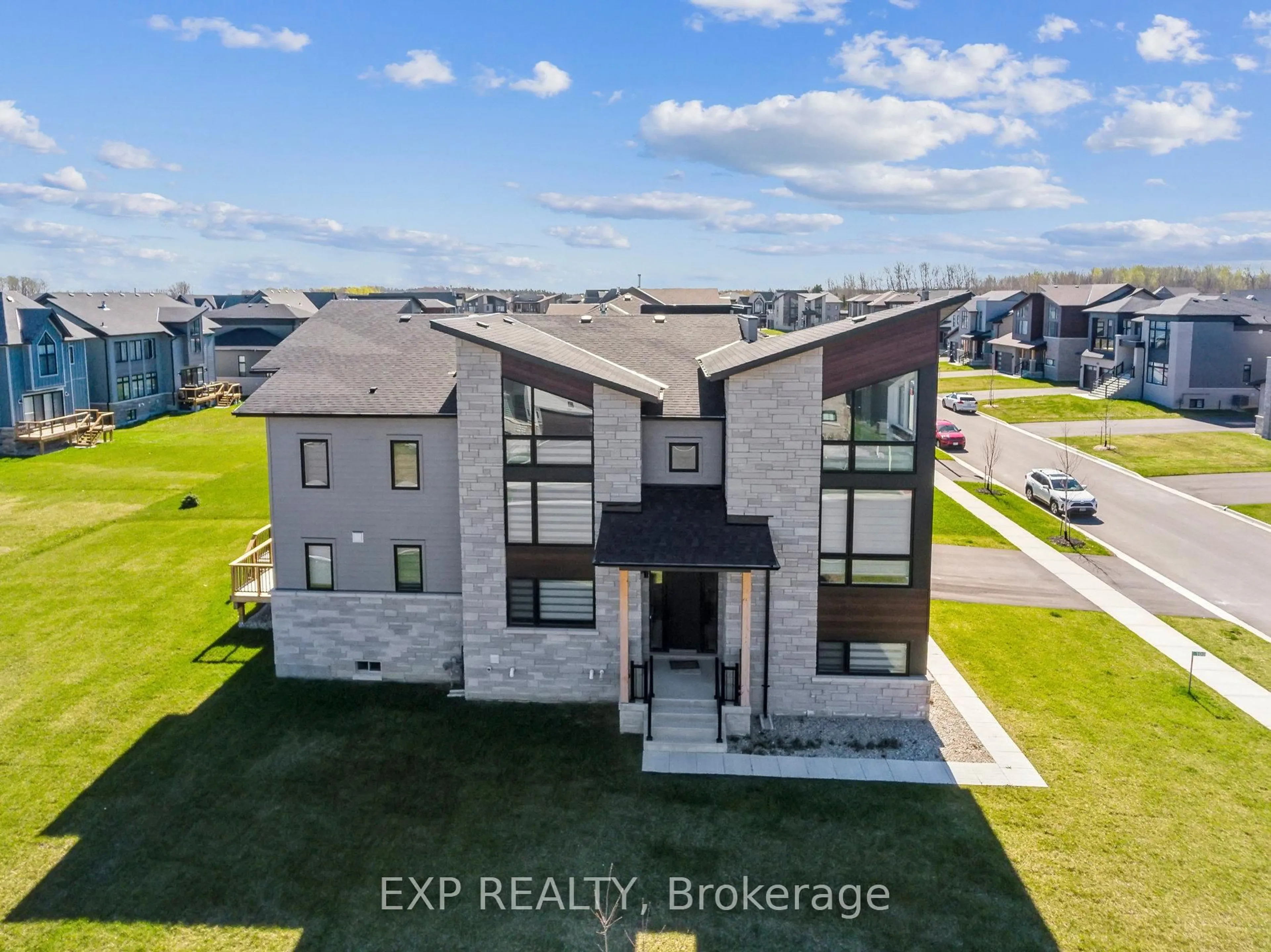 A pic from outside/outdoor area/front of a property/back of a property/a pic from drone, building for 100 Stoneleigh Dr, Blue Mountains Ontario L9Y 5J6