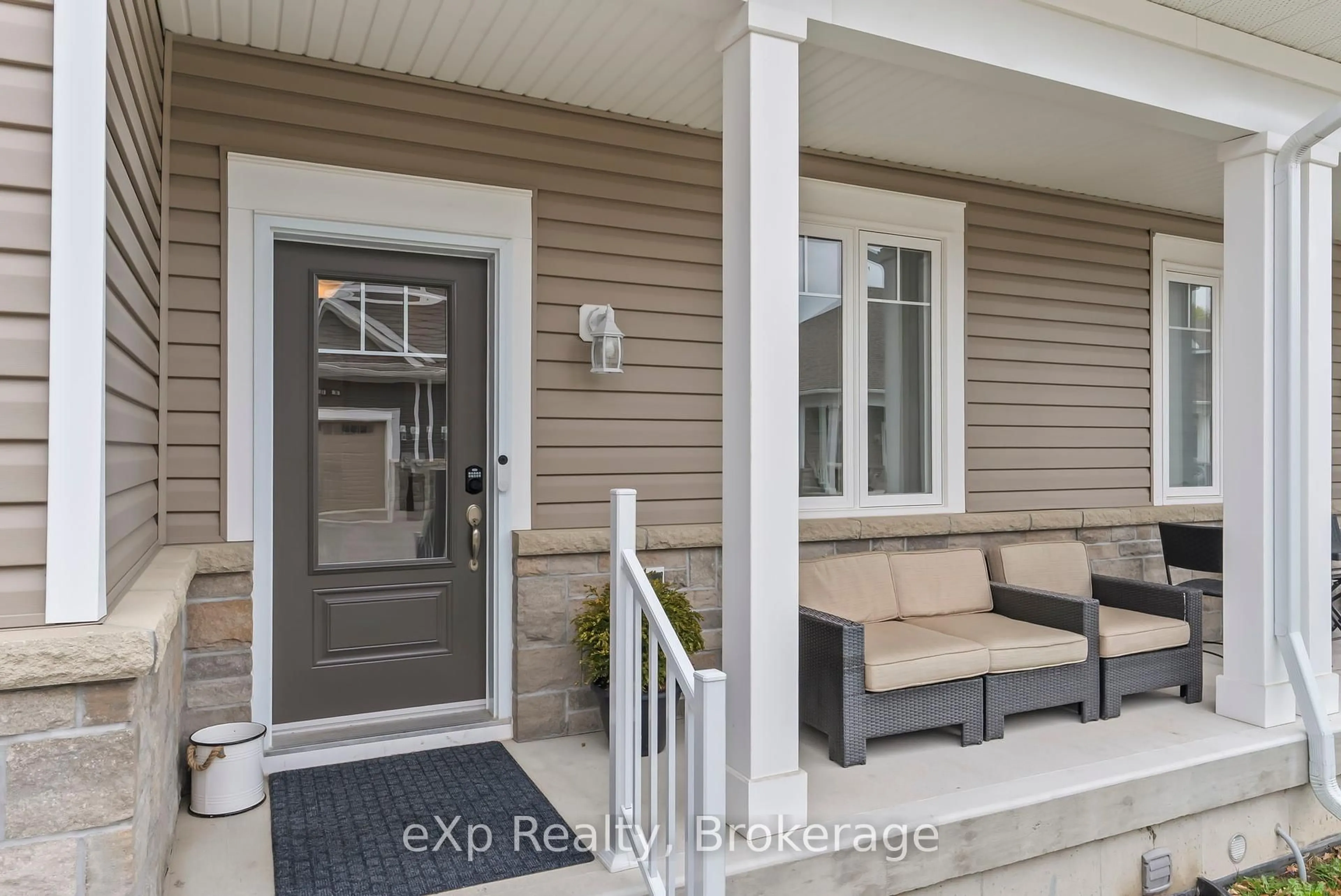 Indoor entryway for 24 George St #4, Minto Ontario N0G 1Z0