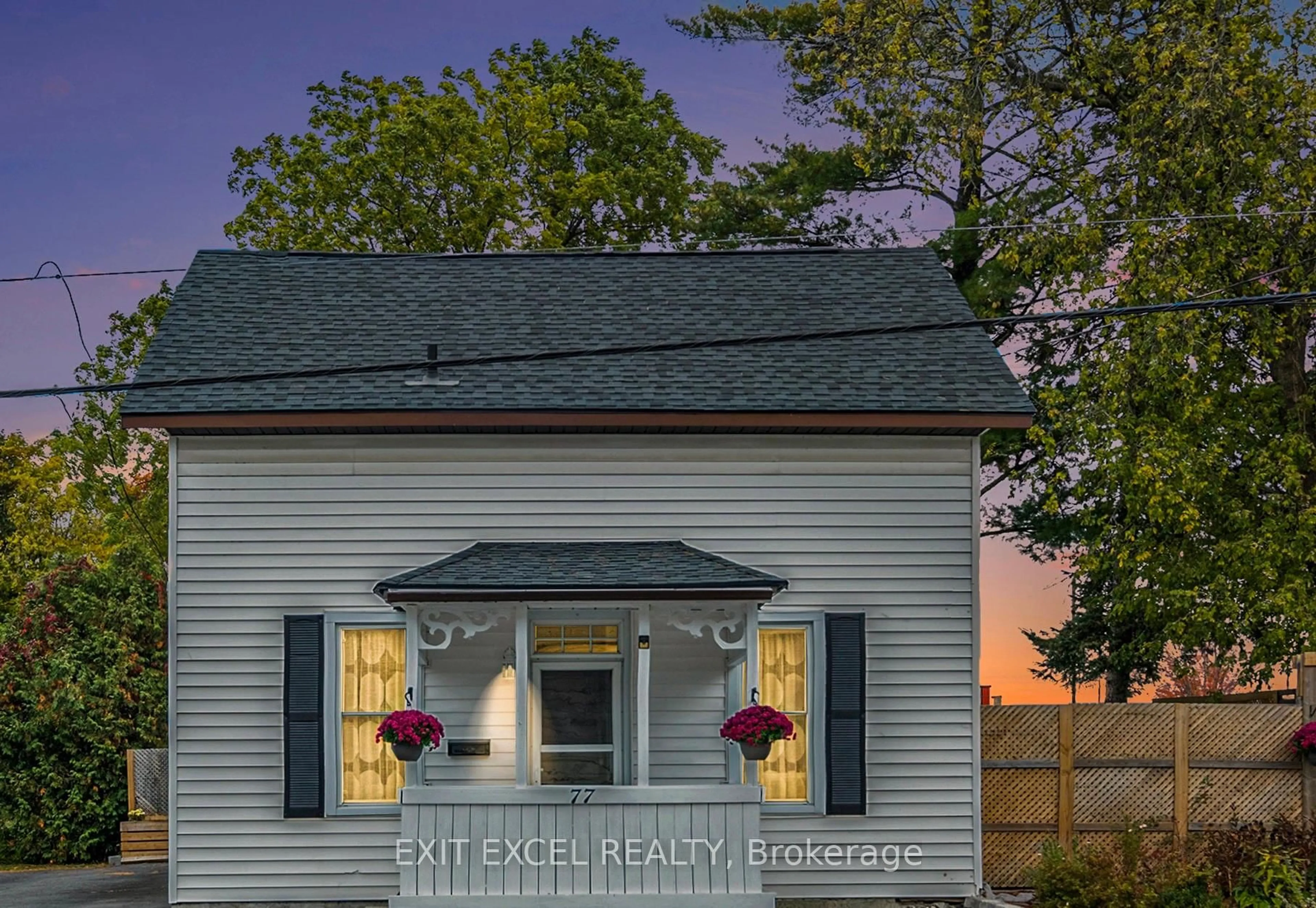 Home with vinyl exterior material, unknown for 77 Napoleon St, Carleton Place Ontario K7C 2X4