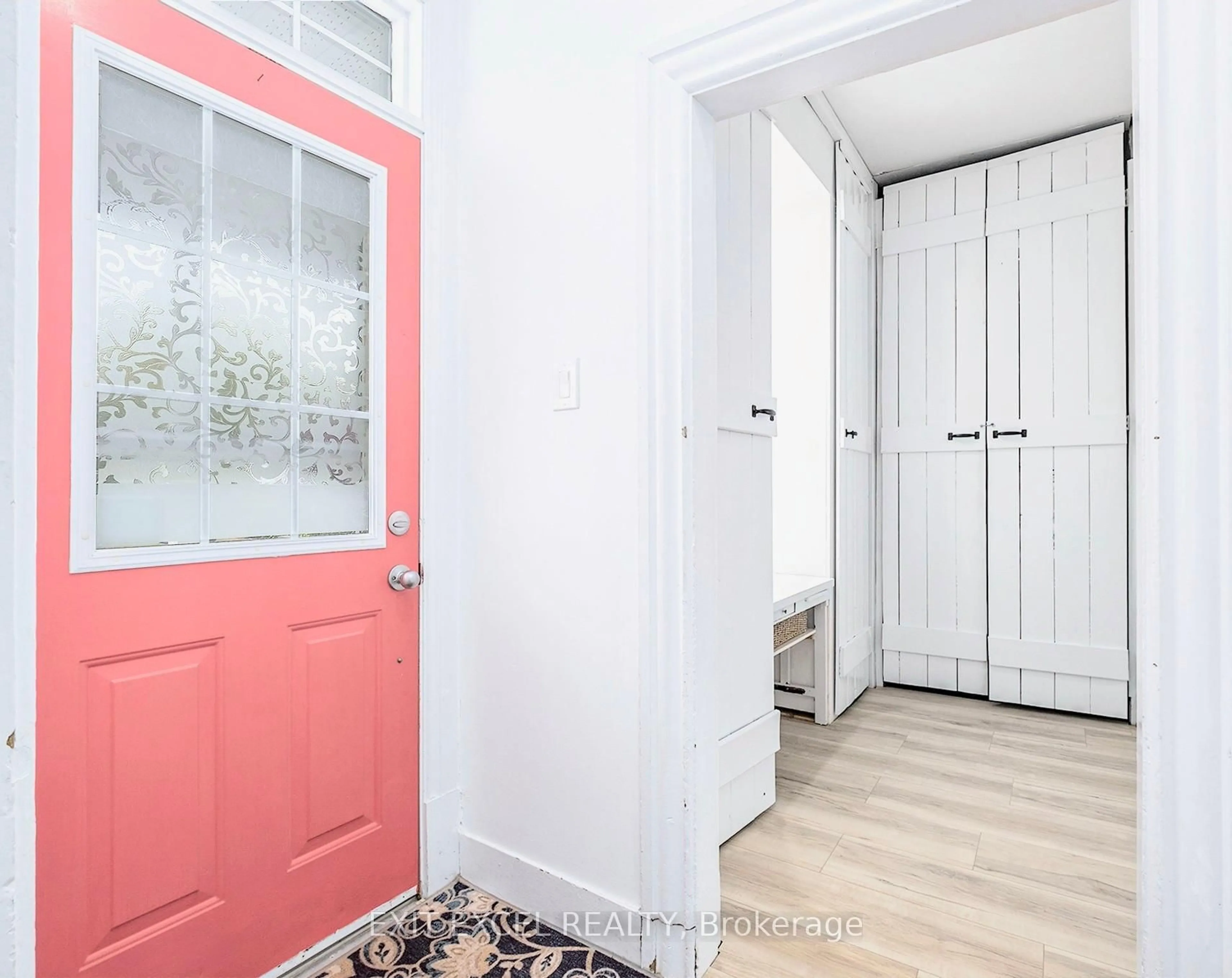 Indoor entryway for 77 Napoleon St, Carleton Place Ontario K7C 2X4