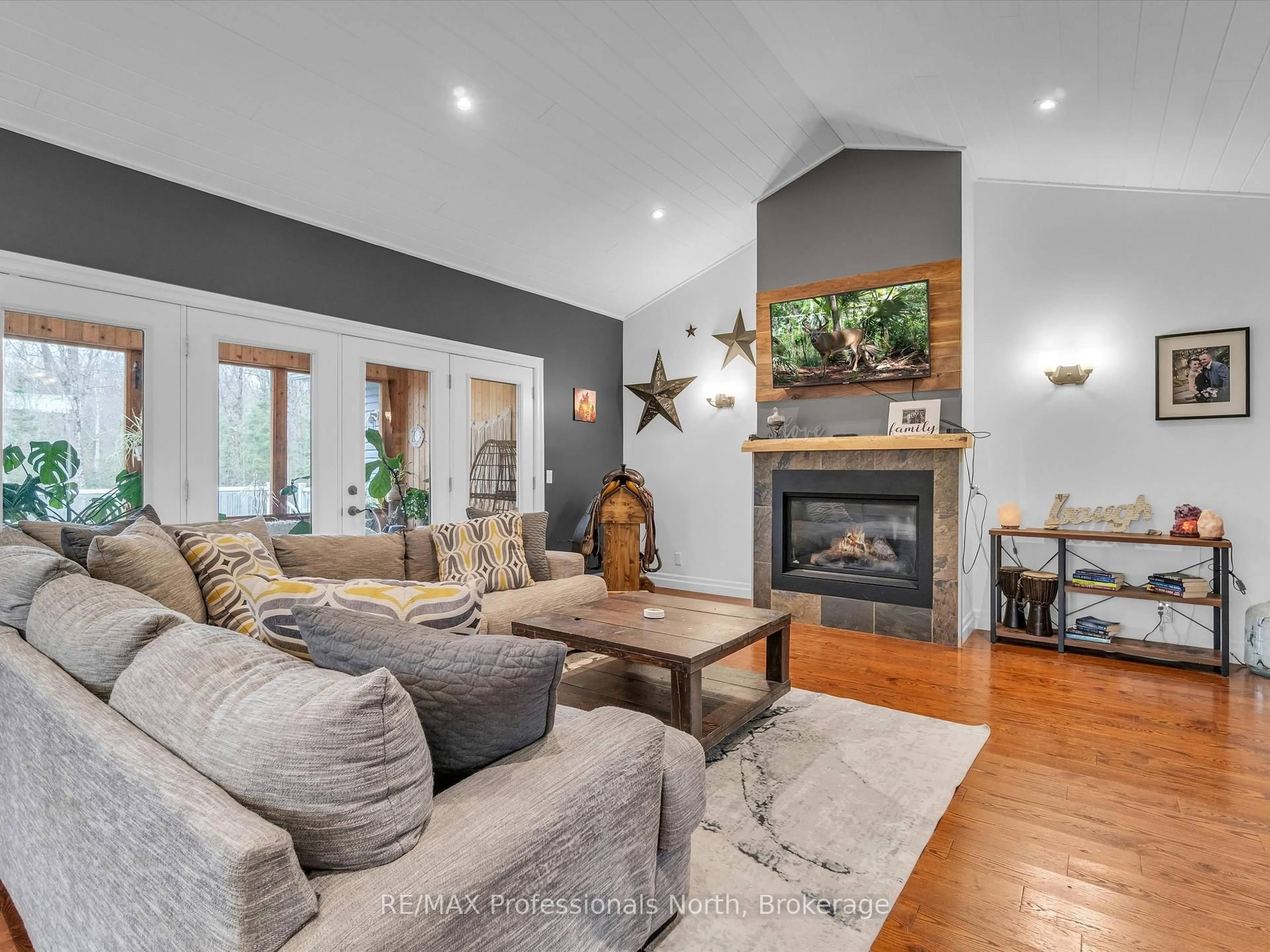 Living room with furniture, wood/laminate floor for 93 Mainhood's Rd, Huntsville Ontario P0B 1M0