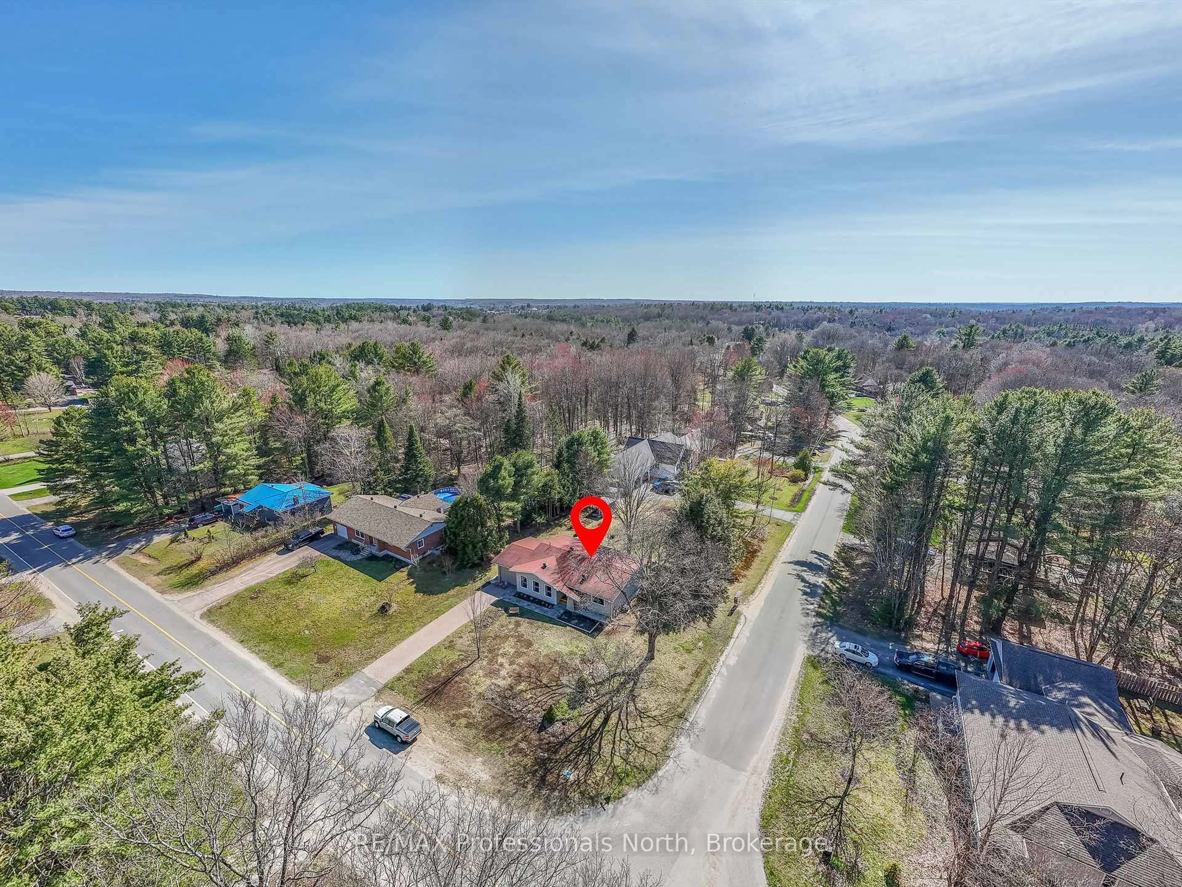 A pic from outside/outdoor area/front of a property/back of a property/a pic from drone, unknown for 93 Mainhood's Rd, Huntsville Ontario P0B 1M0