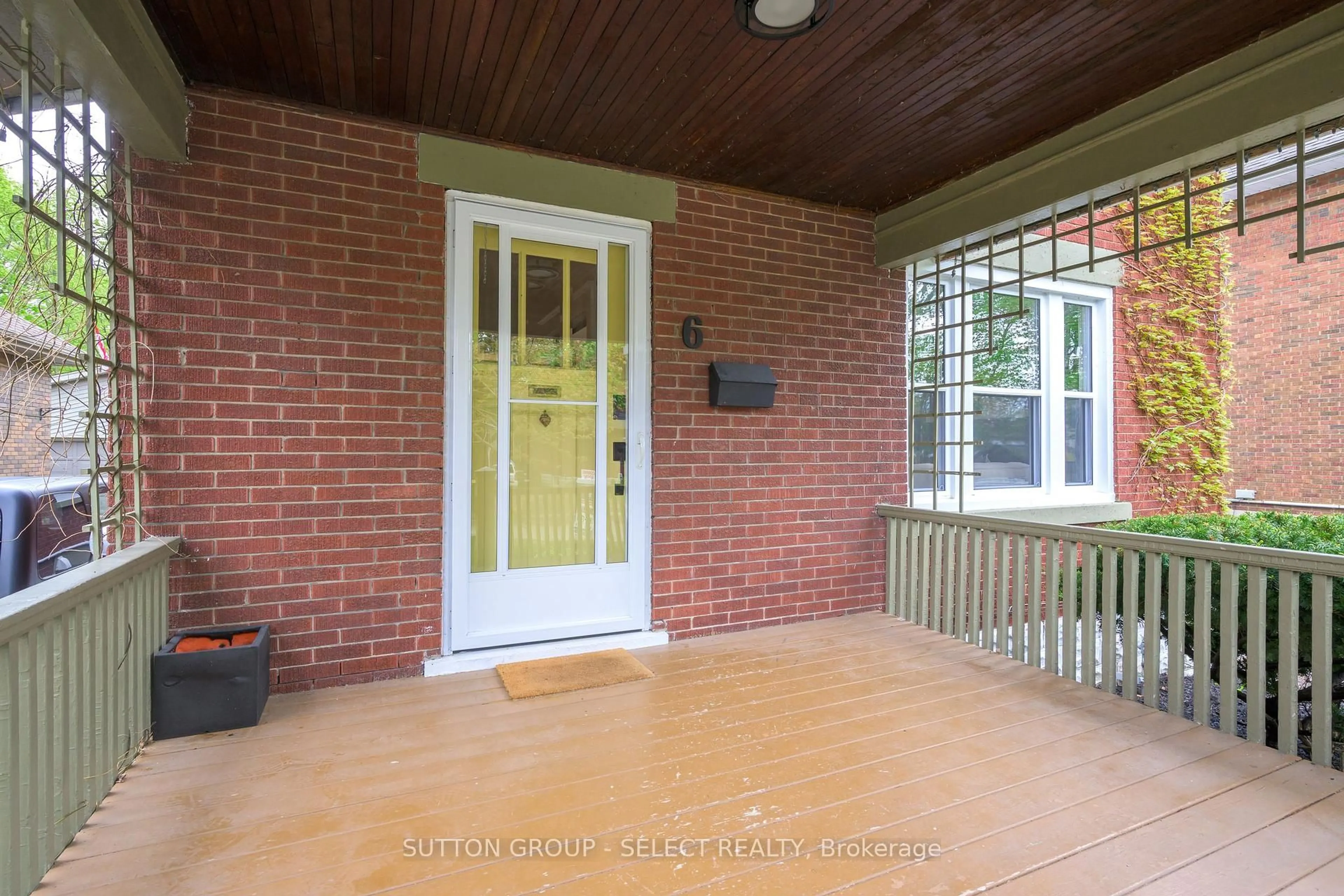 Indoor entryway for 6 Westcott St, London South Ontario N6C 3G7