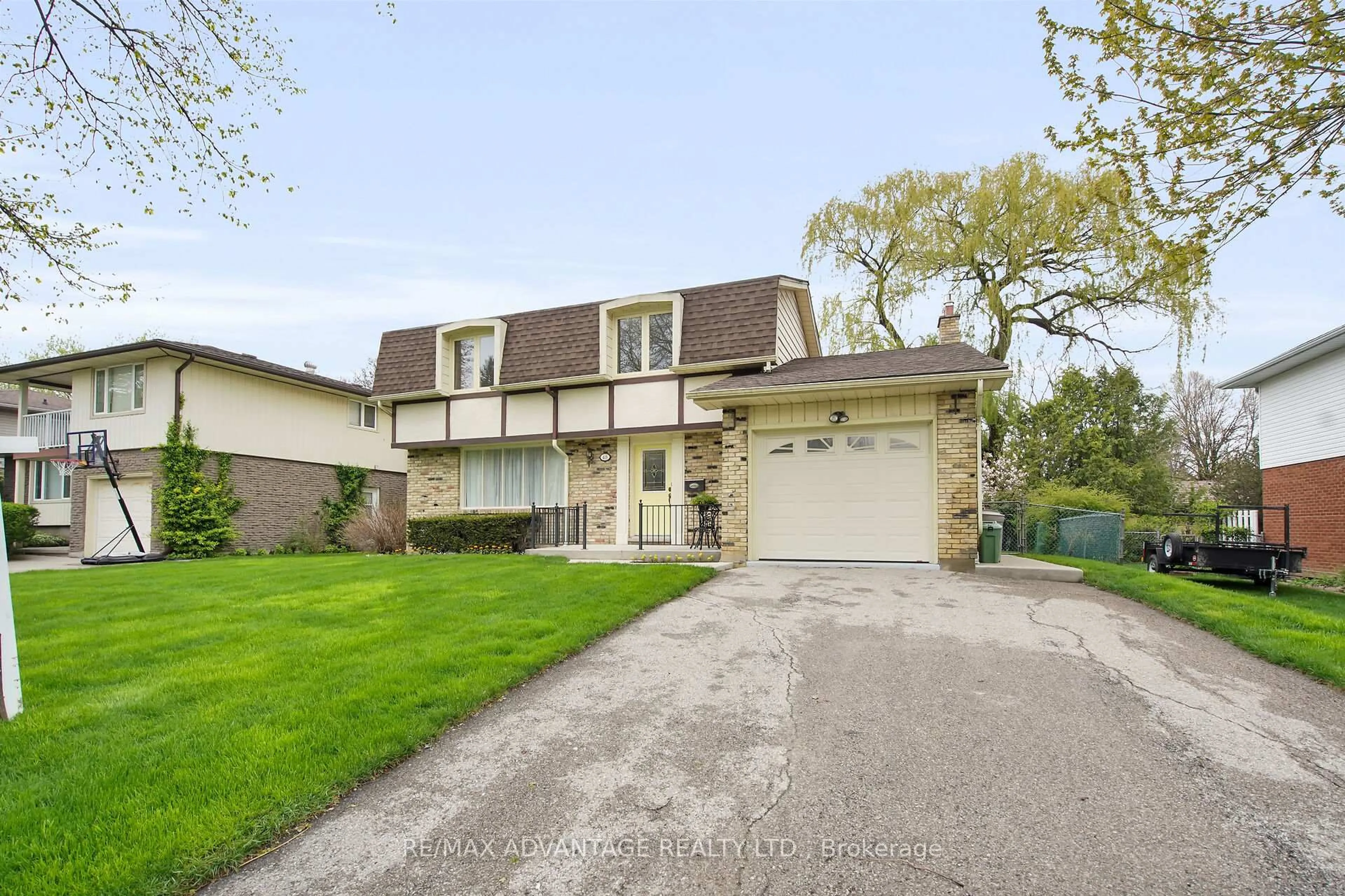 Home with vinyl exterior material, street for 48 Cheviot Rd, London South Ontario N6C 2X7