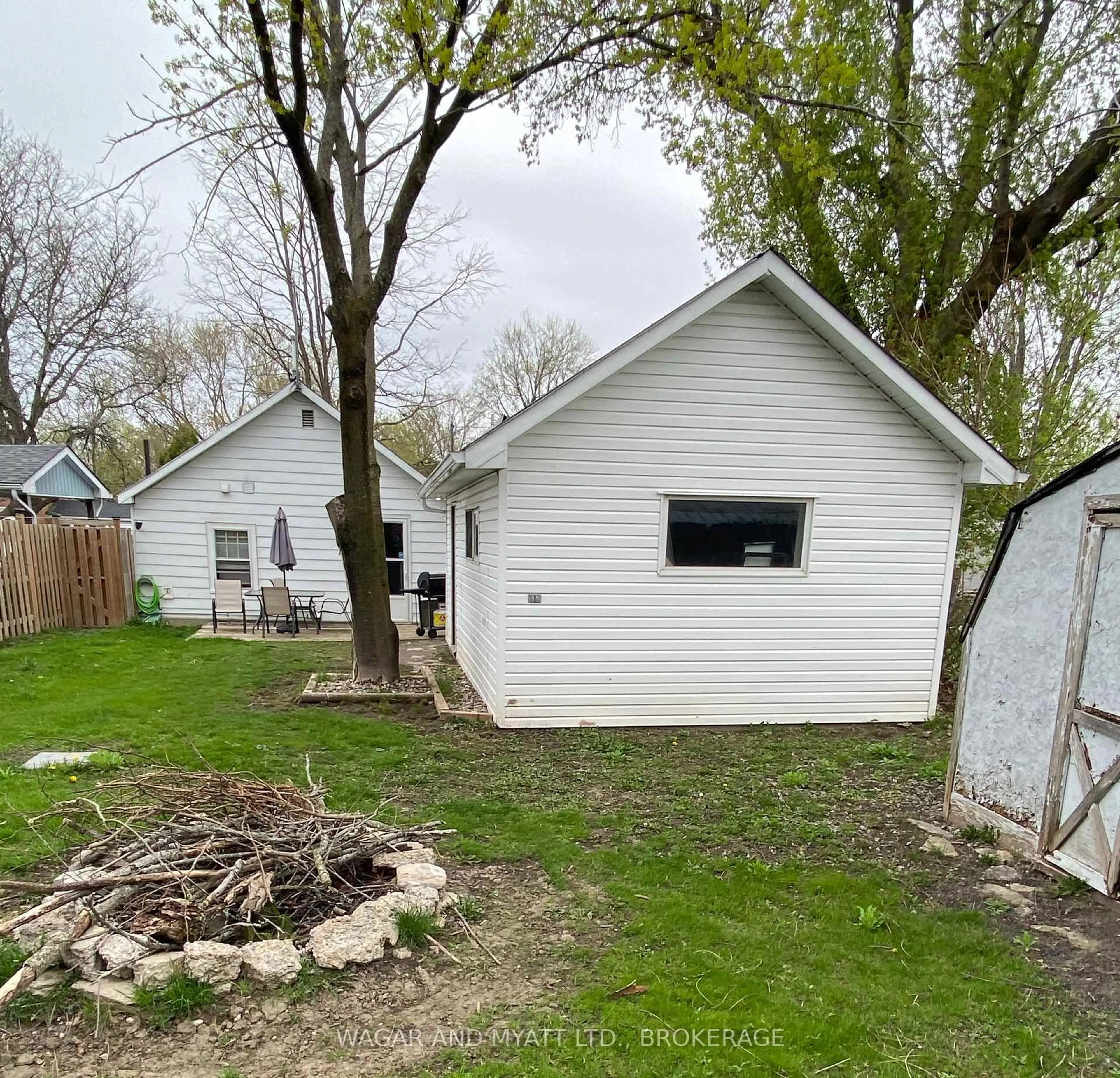 Shed for 5 Briggs St, Greater Napanee Ontario K7R 3G7