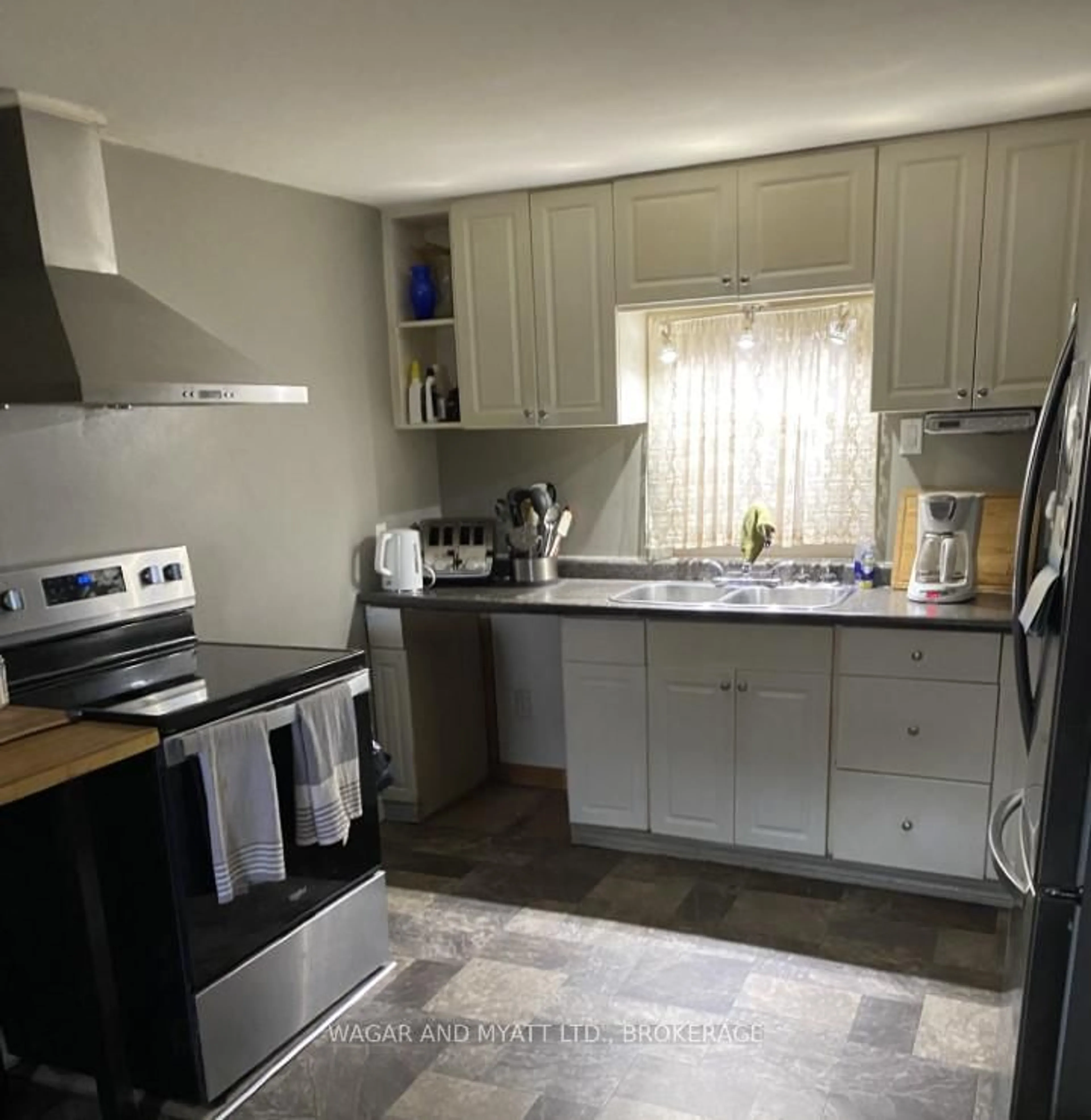 Standard kitchen, unknown for 5 Briggs St, Greater Napanee Ontario K7R 3G7