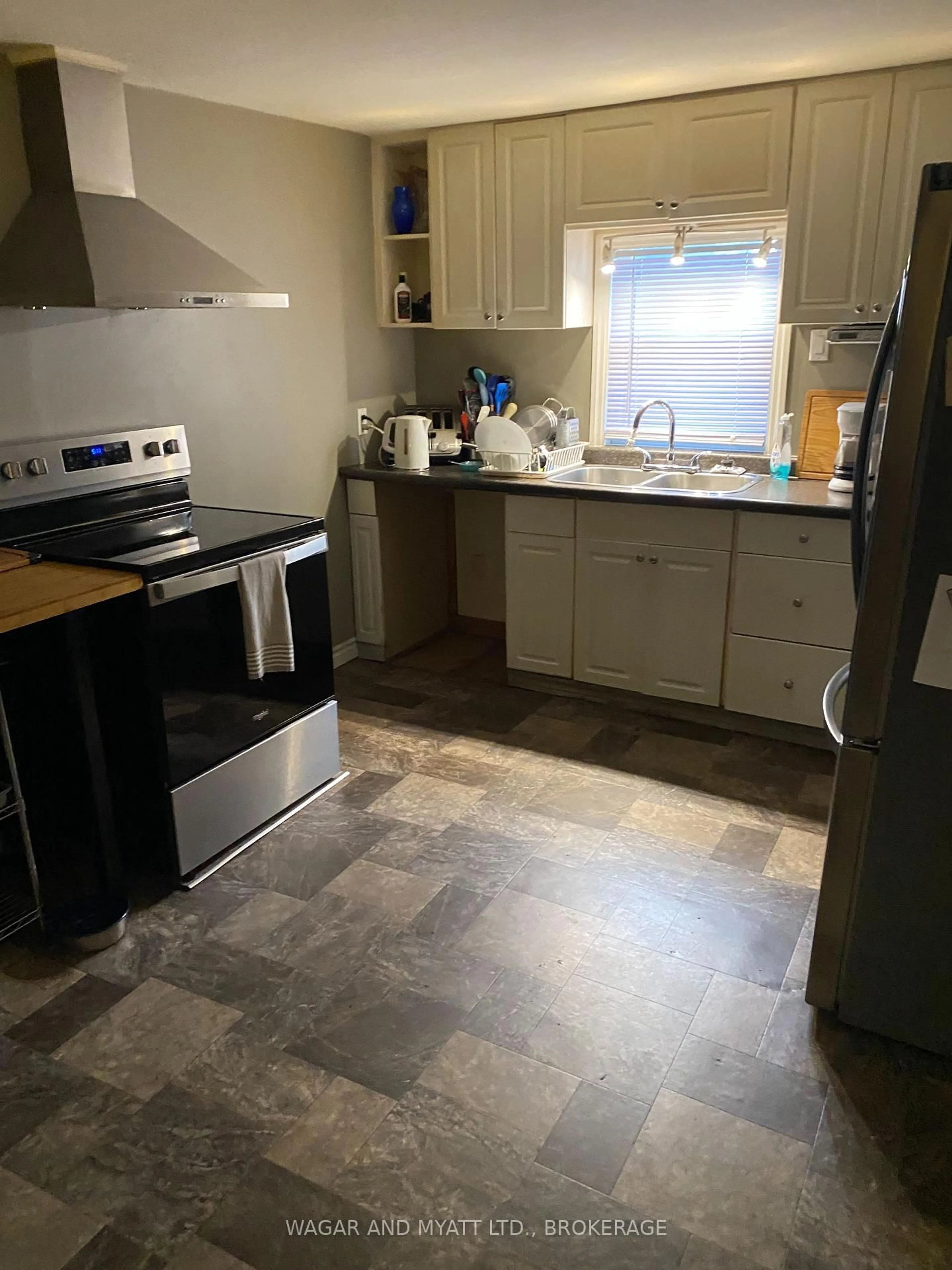 Standard kitchen, ceramic/tile floor for 5 Briggs St, Greater Napanee Ontario K7R 3G7