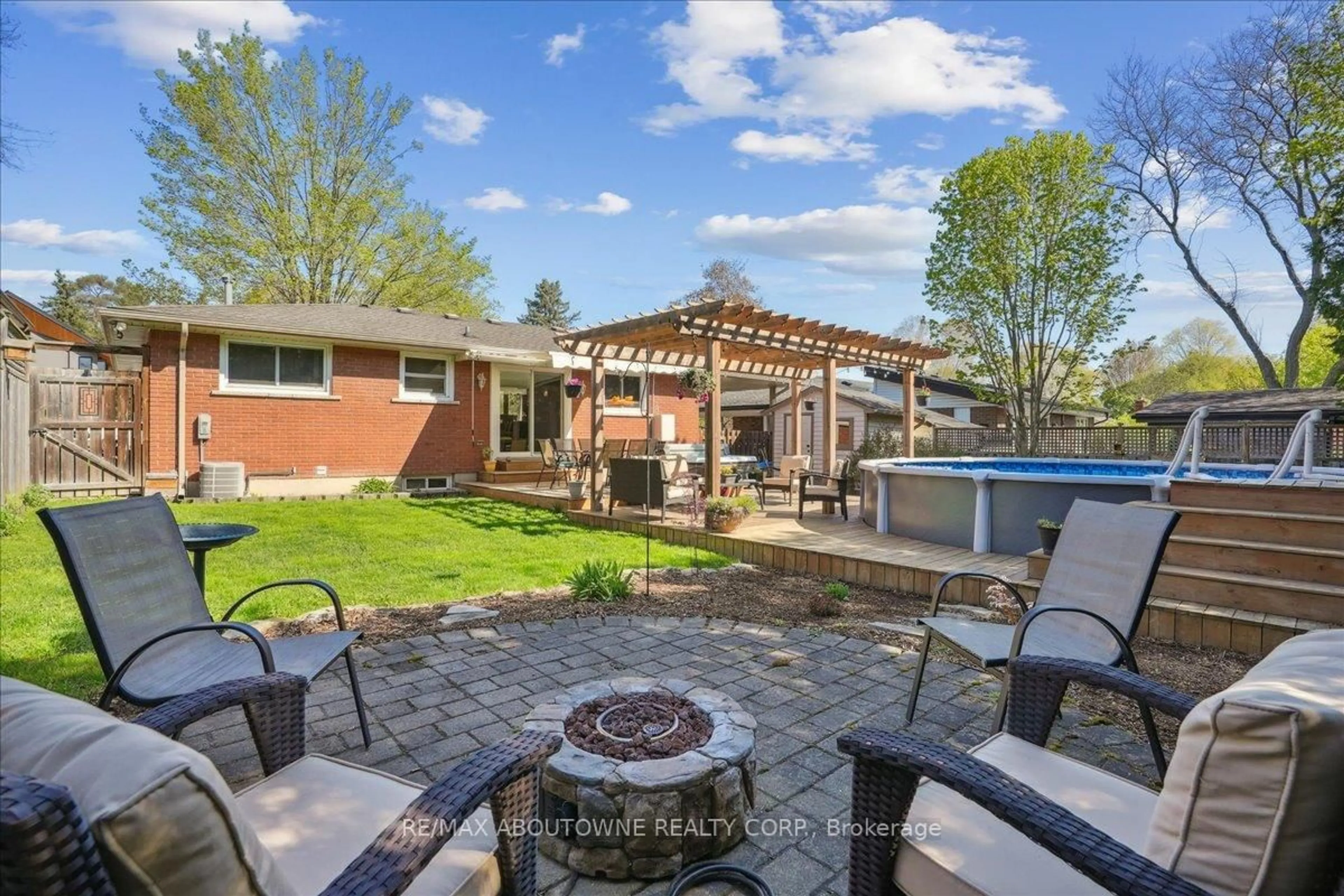 Patio, water/lake/river/ocean view for 40 Autumn Leaf Rd, Hamilton Ontario L9H 3V7