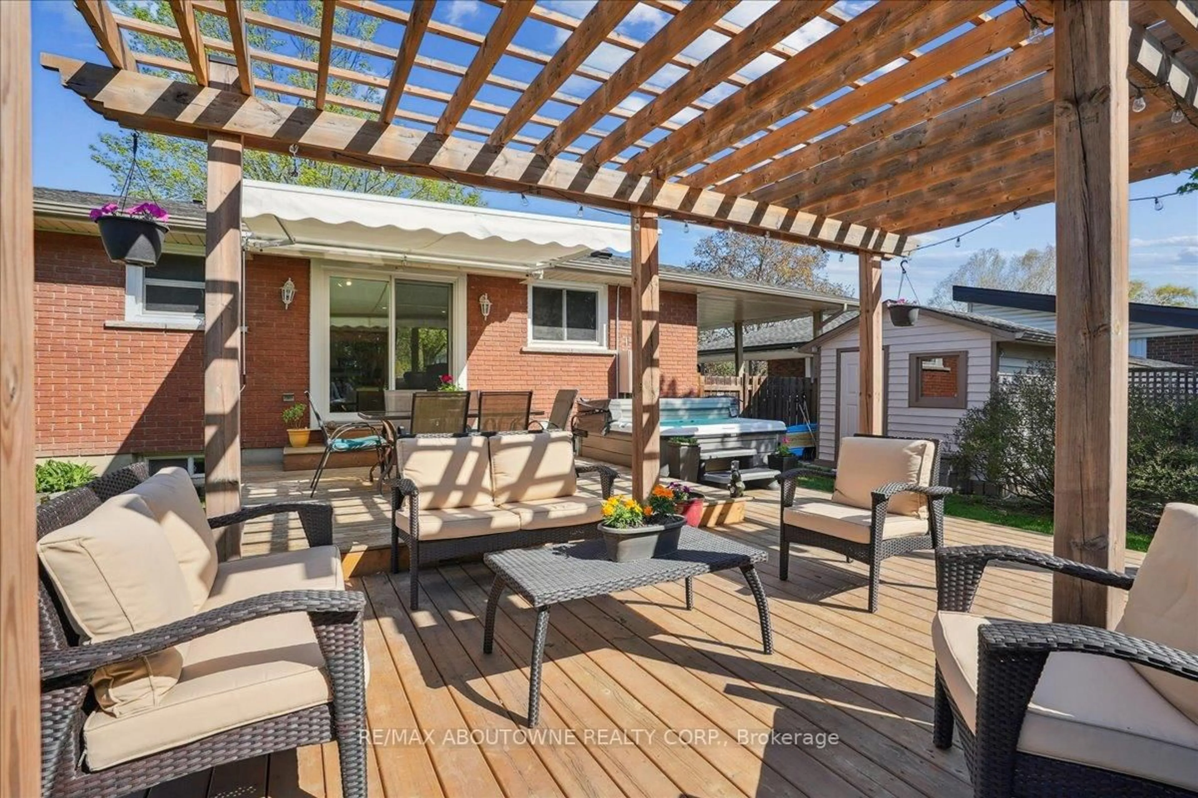 Patio, street for 40 Autumn Leaf Rd, Hamilton Ontario L9H 3V7