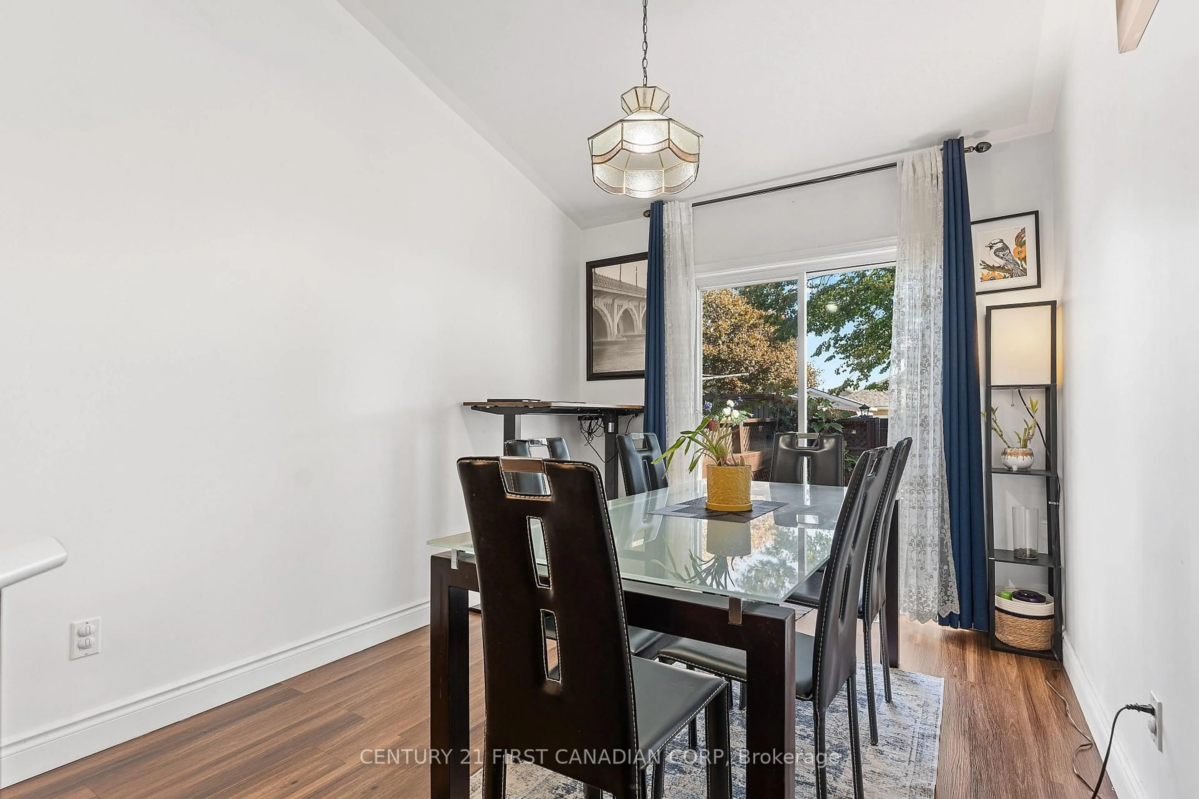 Dining room, wood/laminate floor for 38 St Michaels St, Norfolk Ontario N4B 3C8