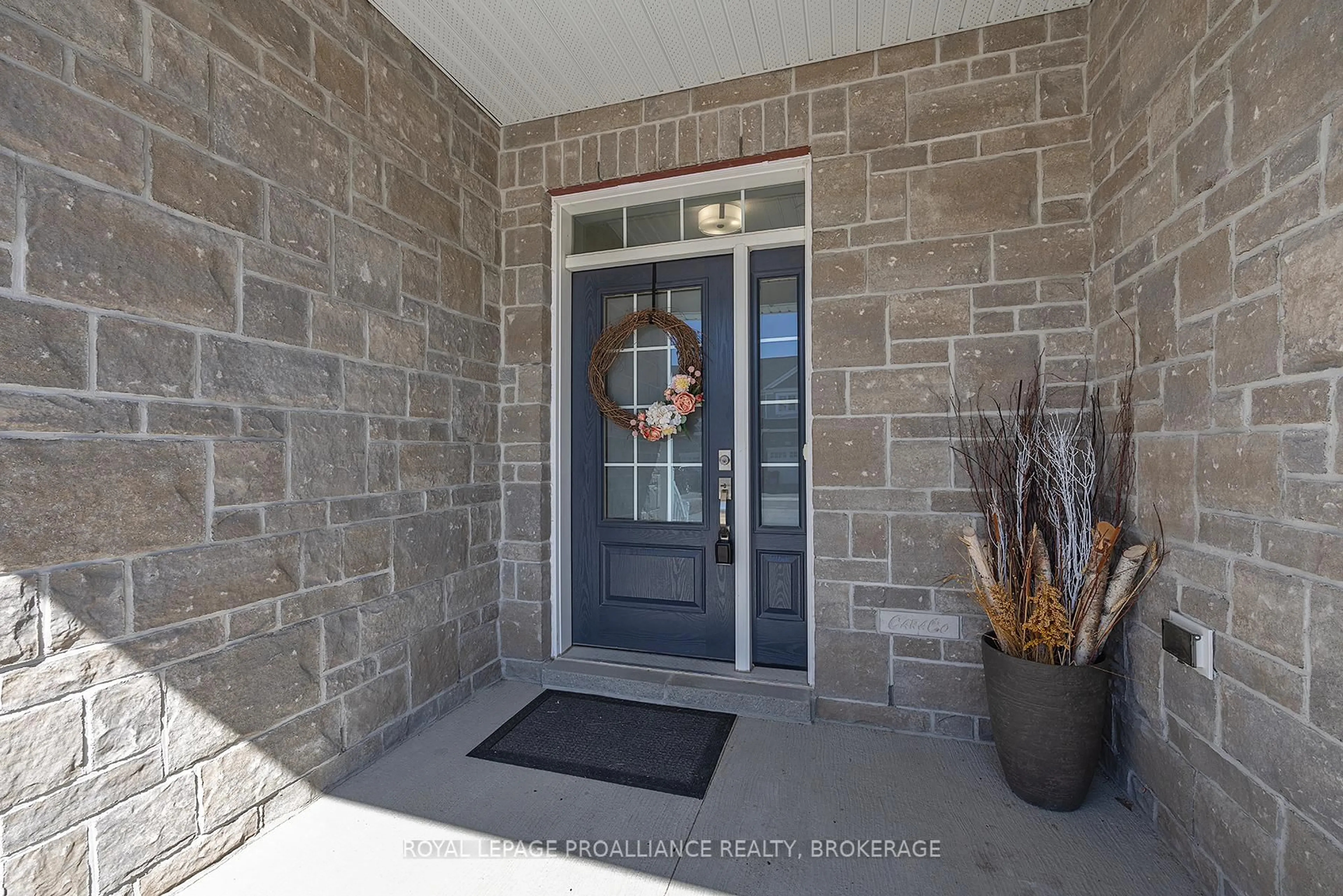 Indoor entryway for 1550 Davenport Cres, Kingston Ontario K7P 0M6