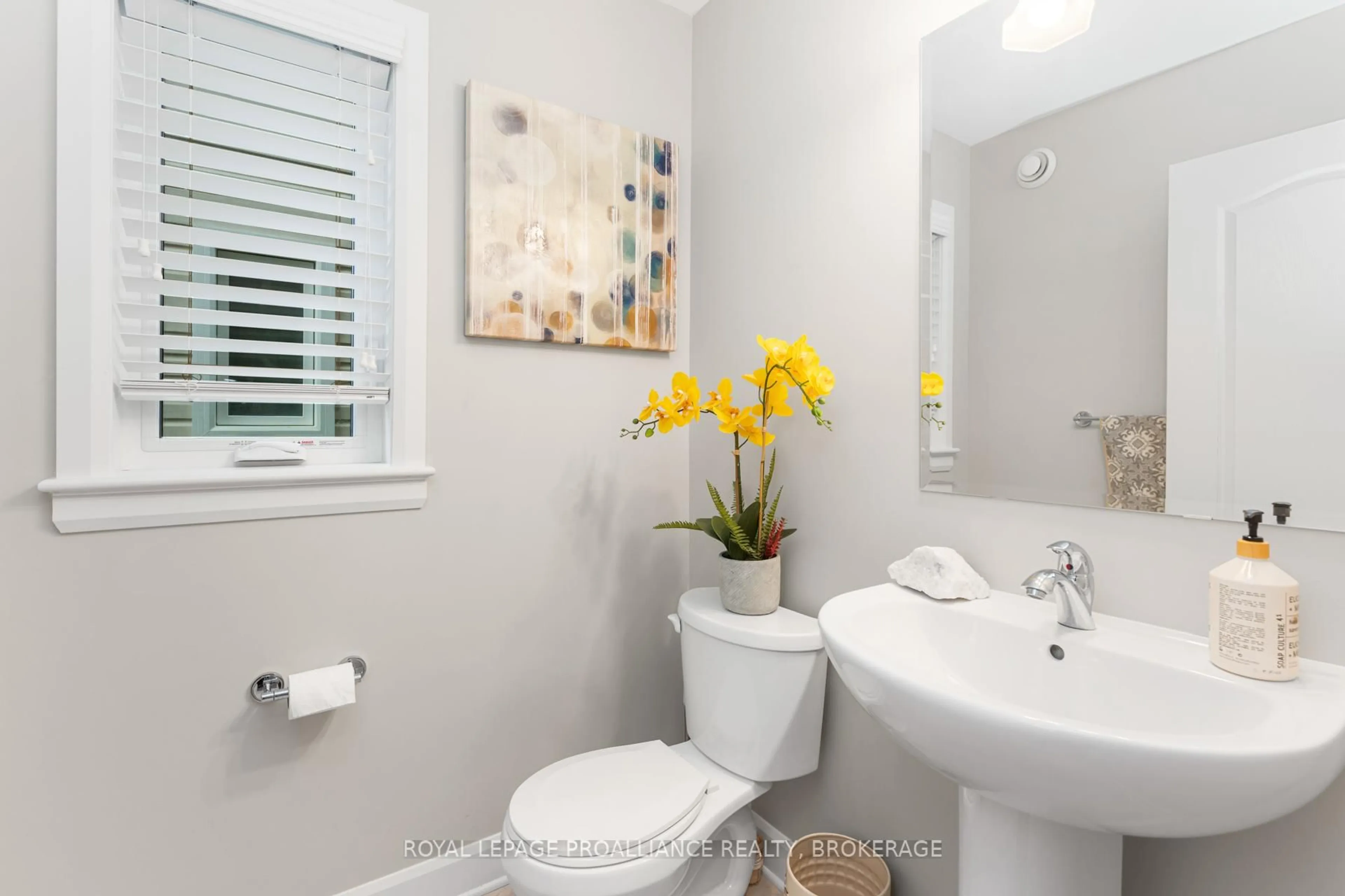 Standard bathroom, ceramic/tile floor for 1373 Monarch Dr, Kingston Ontario K7P 0S2