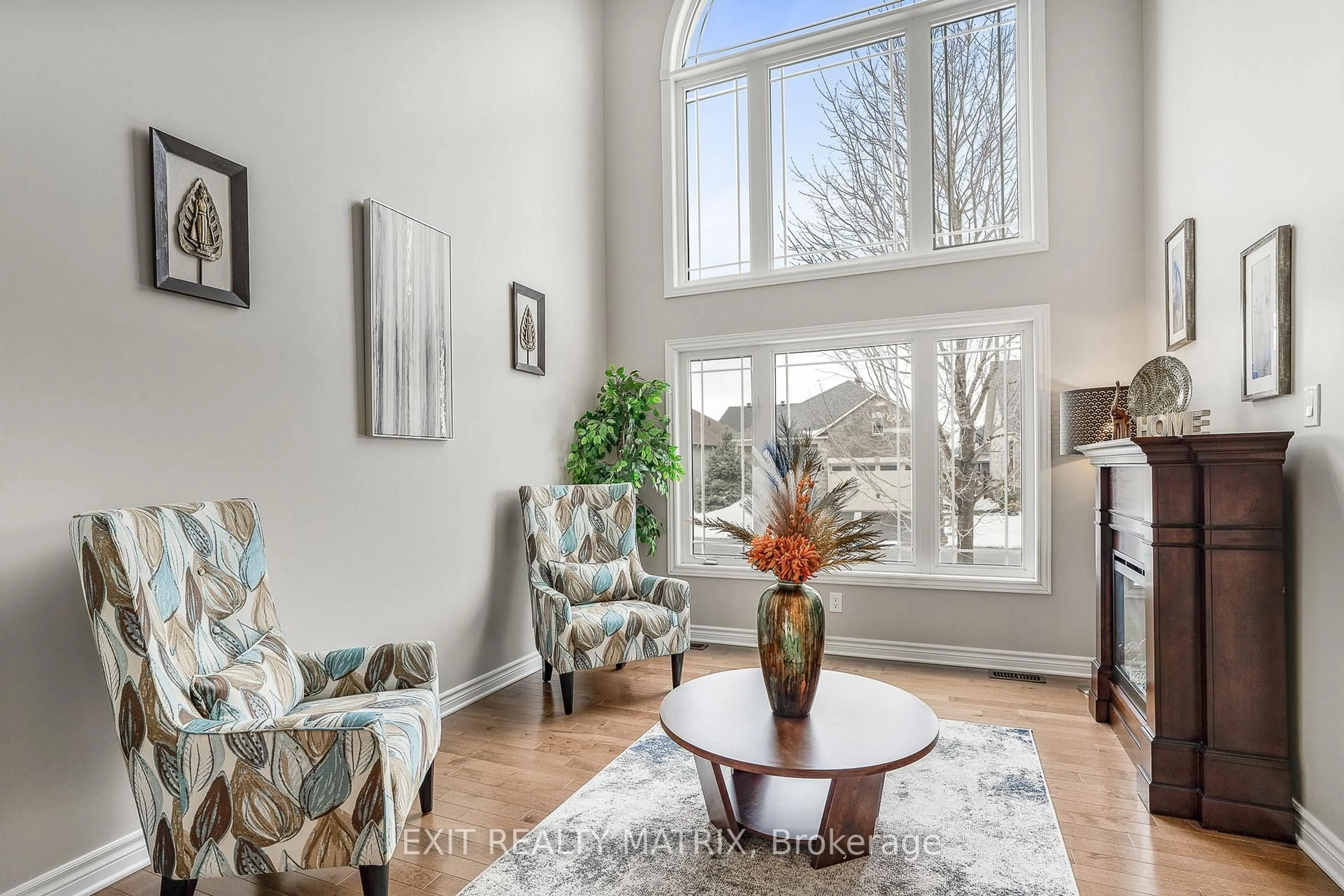 Living room with furniture, unknown for 672 Bruxelles St, Russell Ontario K0A 1W0