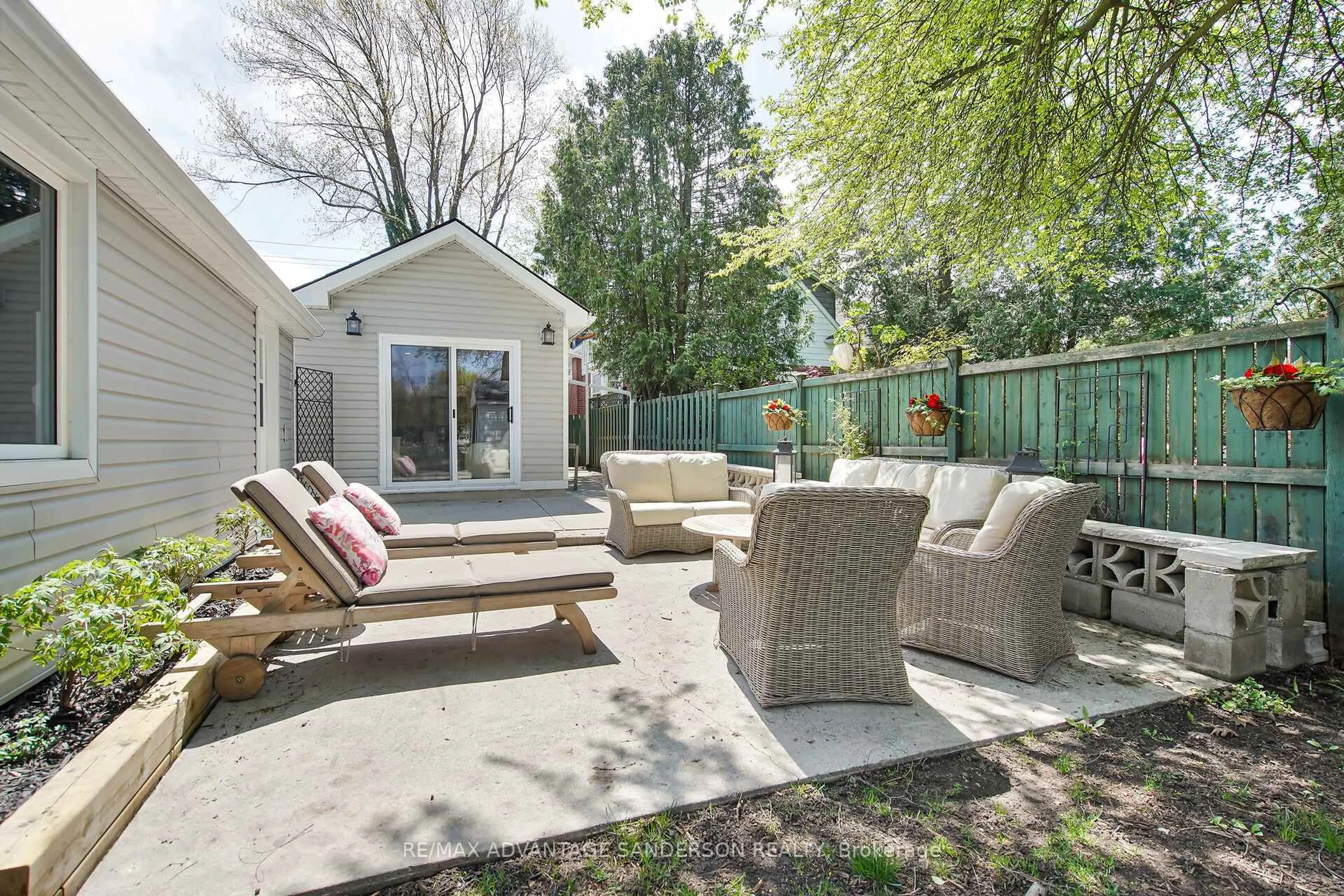 Patio, street for 324 Cheapside St, London East Ontario N6A 2A6