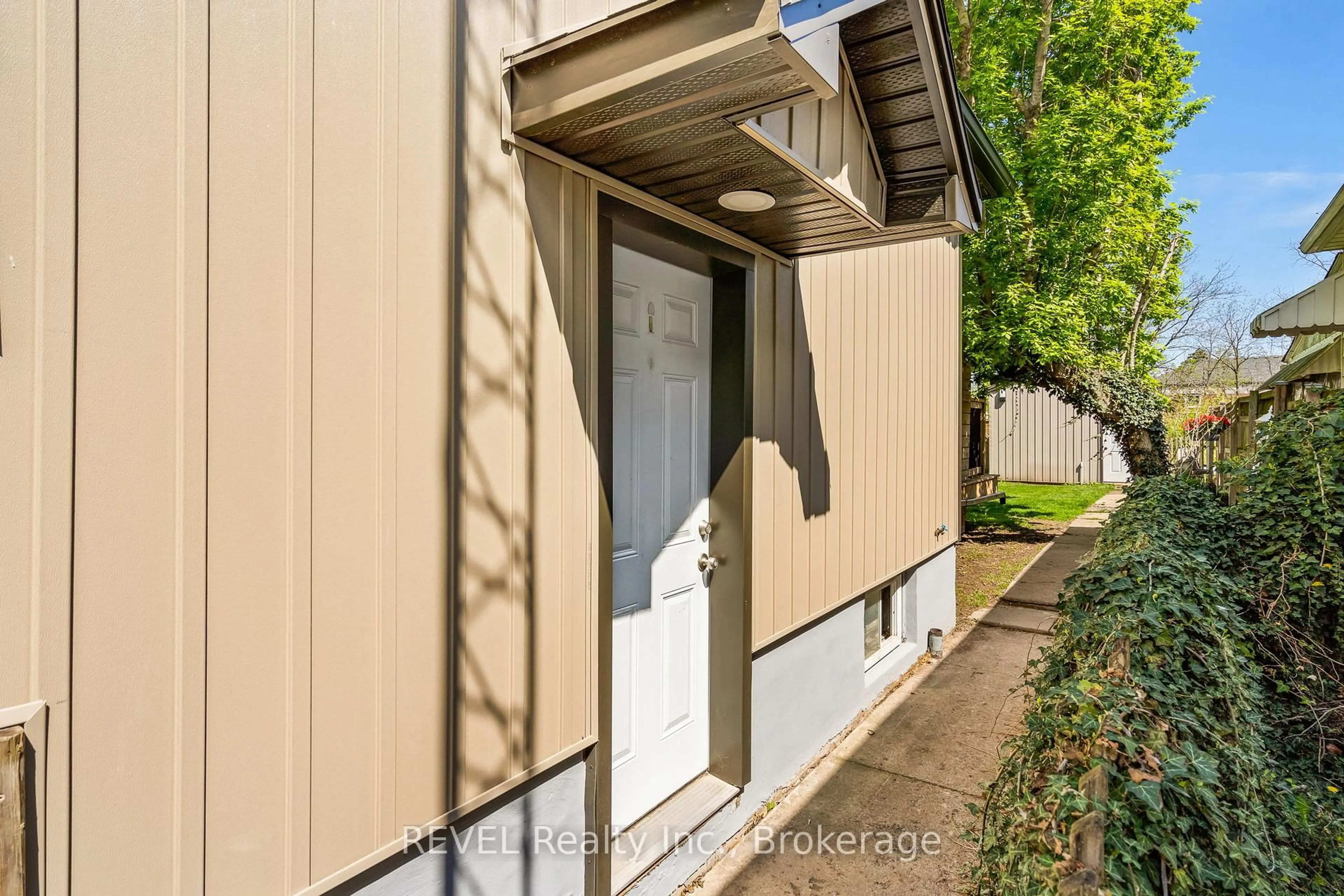 Unknown for 21 Hamilton St, St. Catharines Ontario L2S 1K5