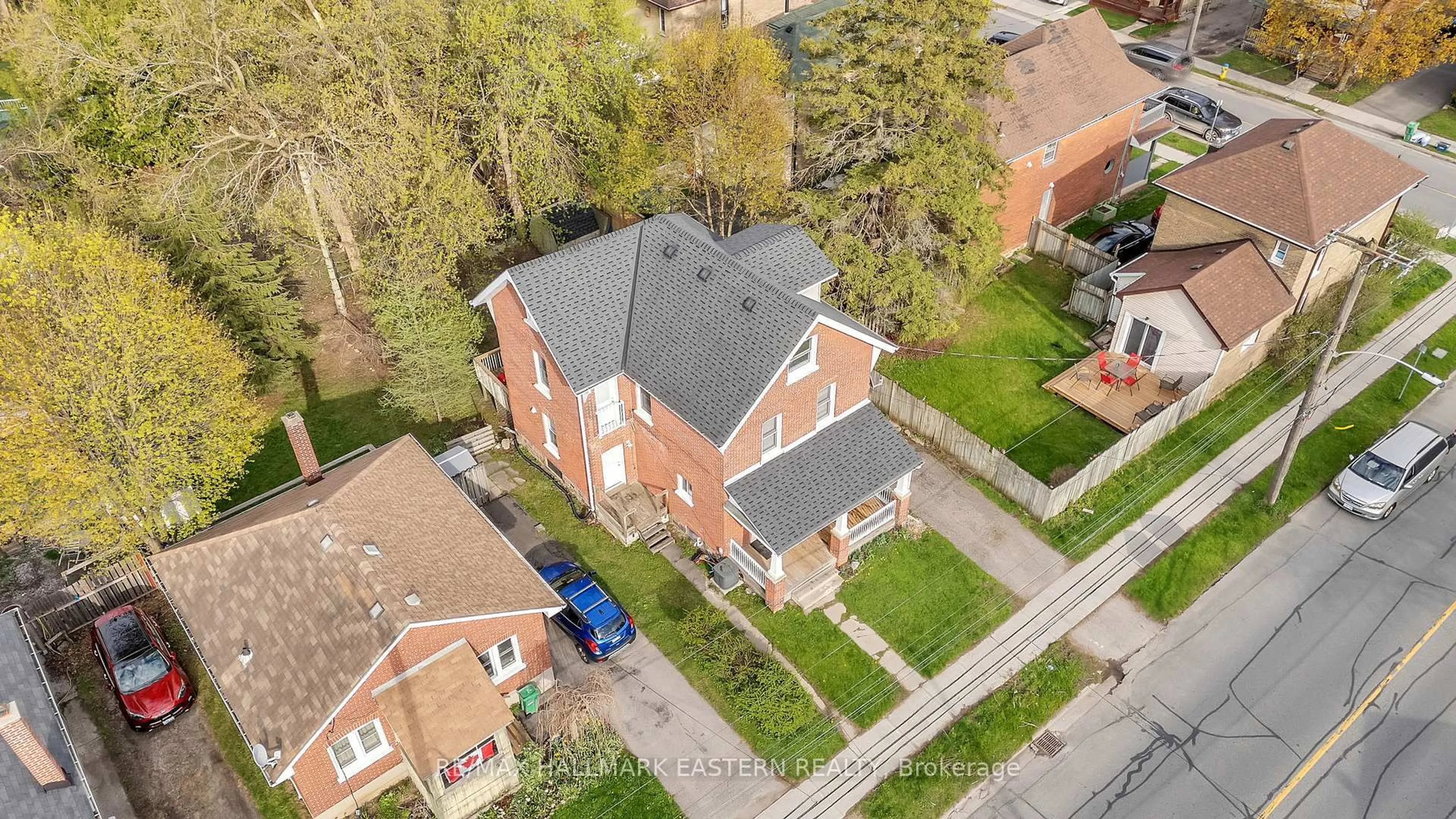 A pic from outside/outdoor area/front of a property/back of a property/a pic from drone, street for 24 AYLMER St, Peterborough Central Ontario K9J 3H5