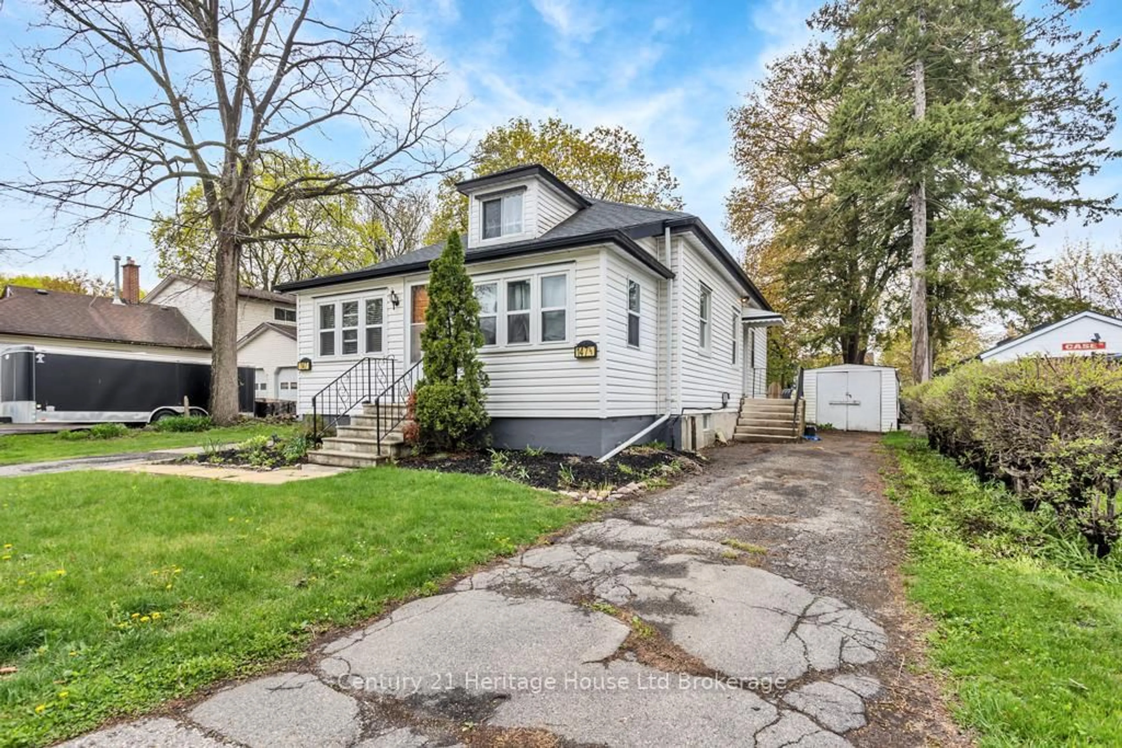 Home with vinyl exterior material, street for 147 Sydenham St, Woodstock Ontario N4S 7B7