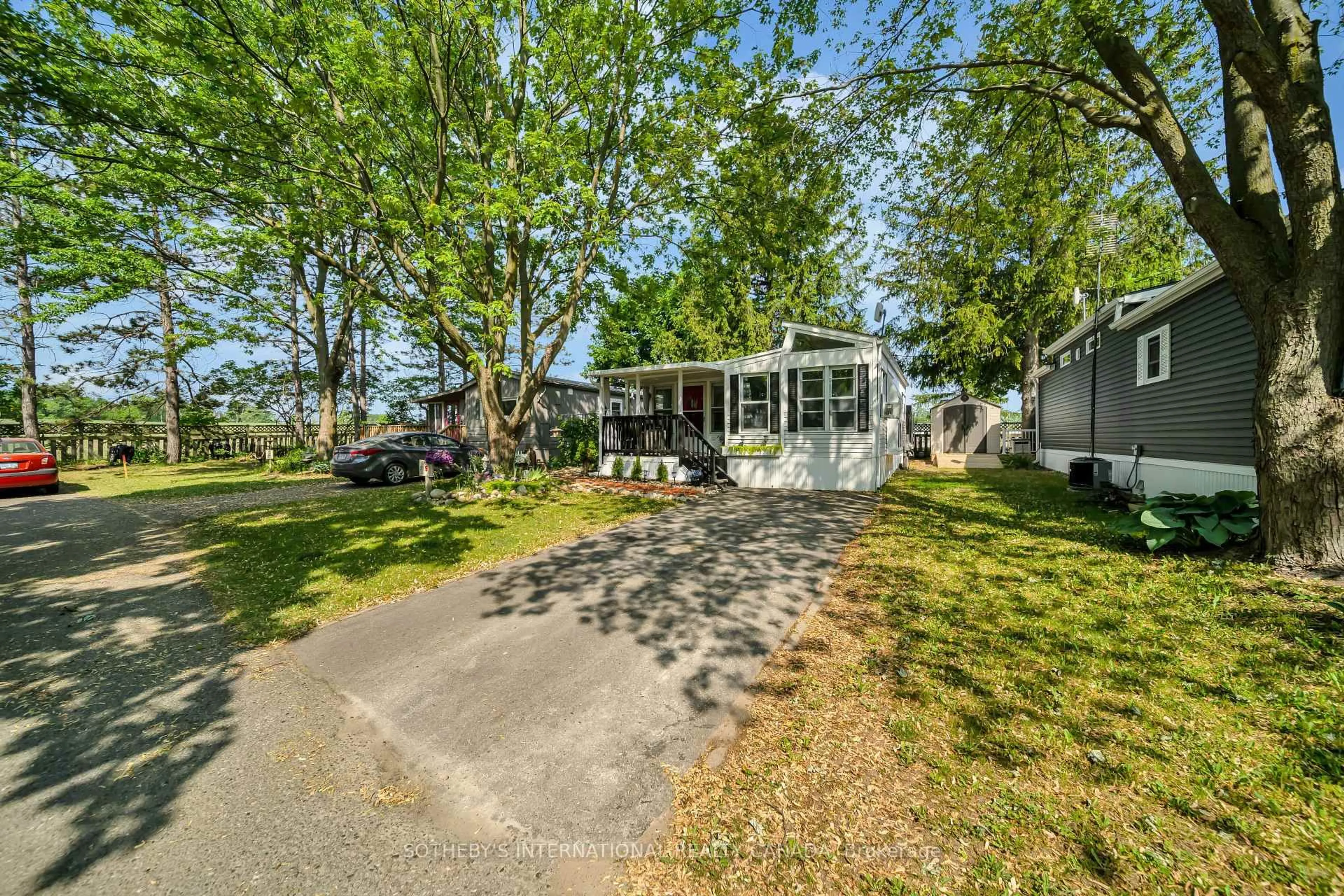 Patio, water/lake/river/ocean view for 580 Beaver Creek Rd #9, Waterloo Ontario N2J 3Z4