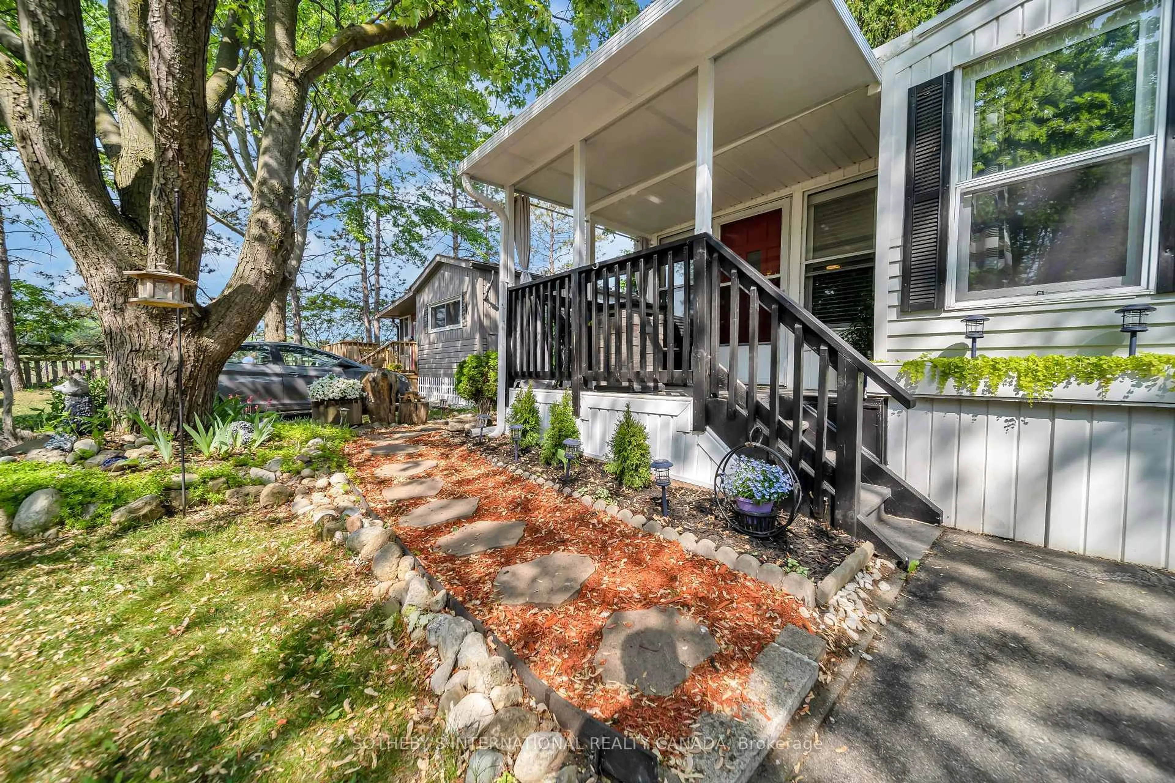 Patio, street for 580 Beaver Creek Rd #9, Waterloo Ontario N2J 3Z4