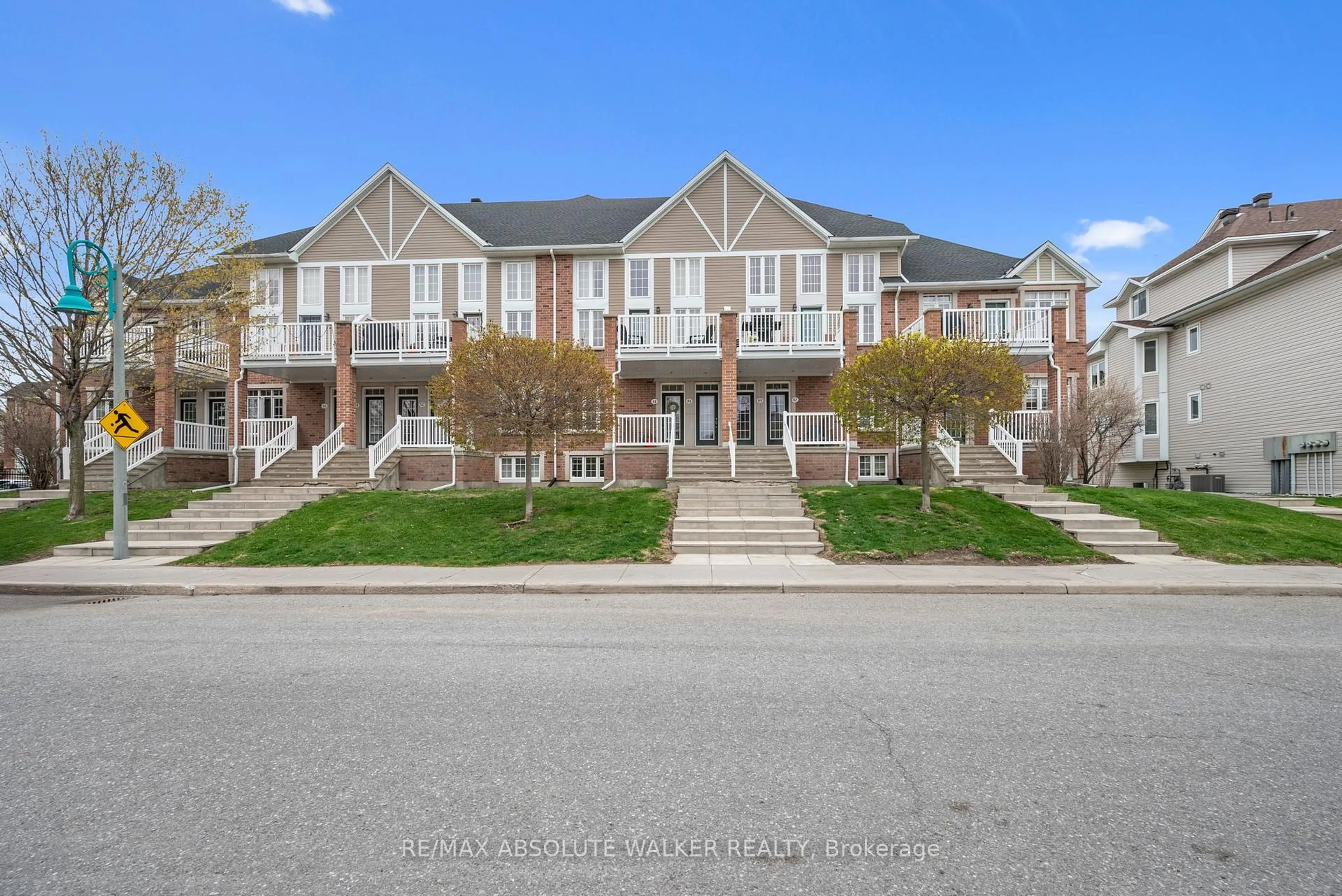 A pic from outside/outdoor area/front of a property/back of a property/a pic from drone, unknown for 48 Edenvale Dr, Ottawa Ontario K2K 0A3