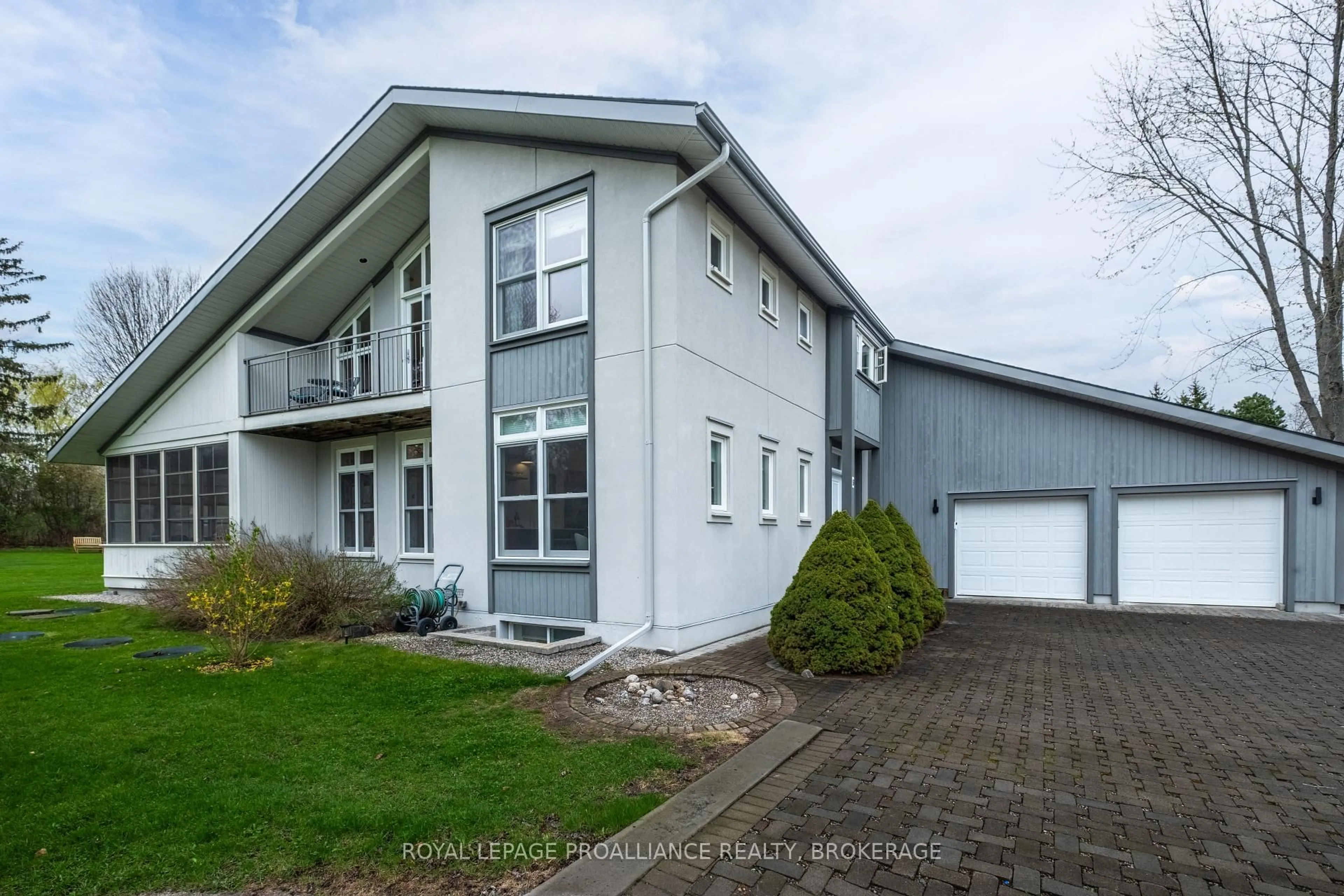 A pic from outside/outdoor area/front of a property/back of a property/a pic from drone, building for 9 Starr Pl, Kingston Ontario K7L 4V1