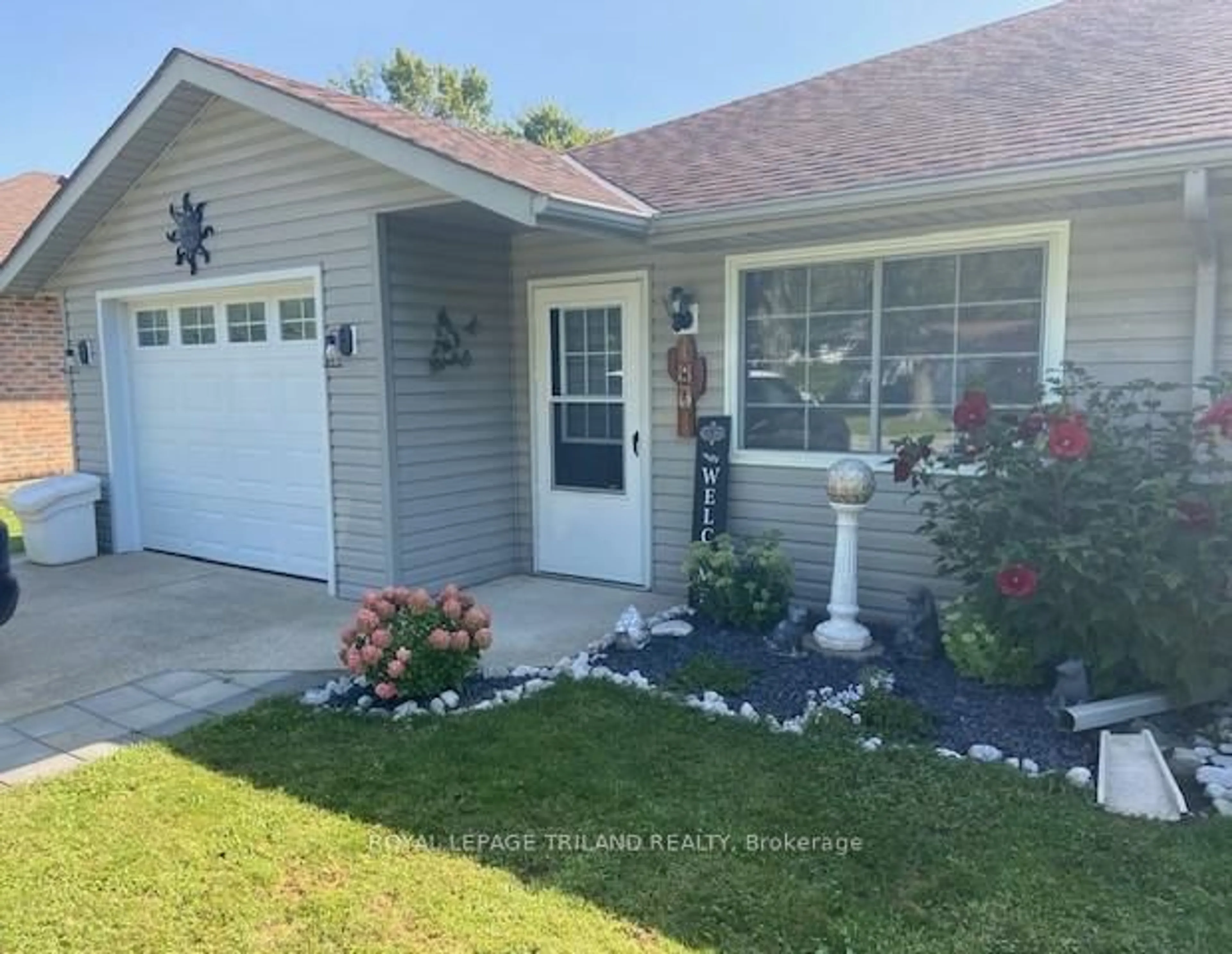 Home with vinyl exterior material, street for 81 John St, Warwick Ontario N0M 2S0