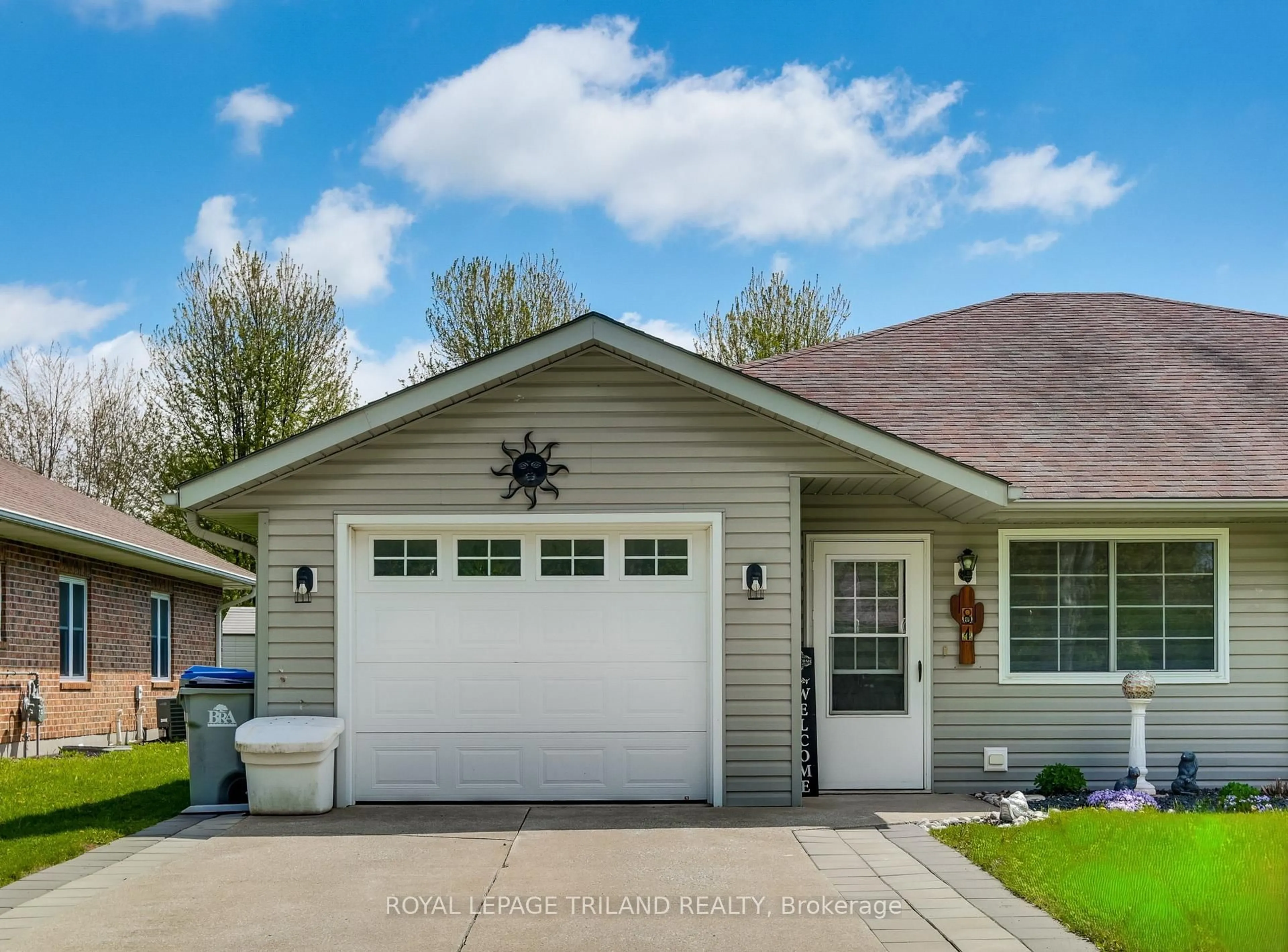 Home with vinyl exterior material, street for 81 John St, Warwick Ontario N0M 2S0