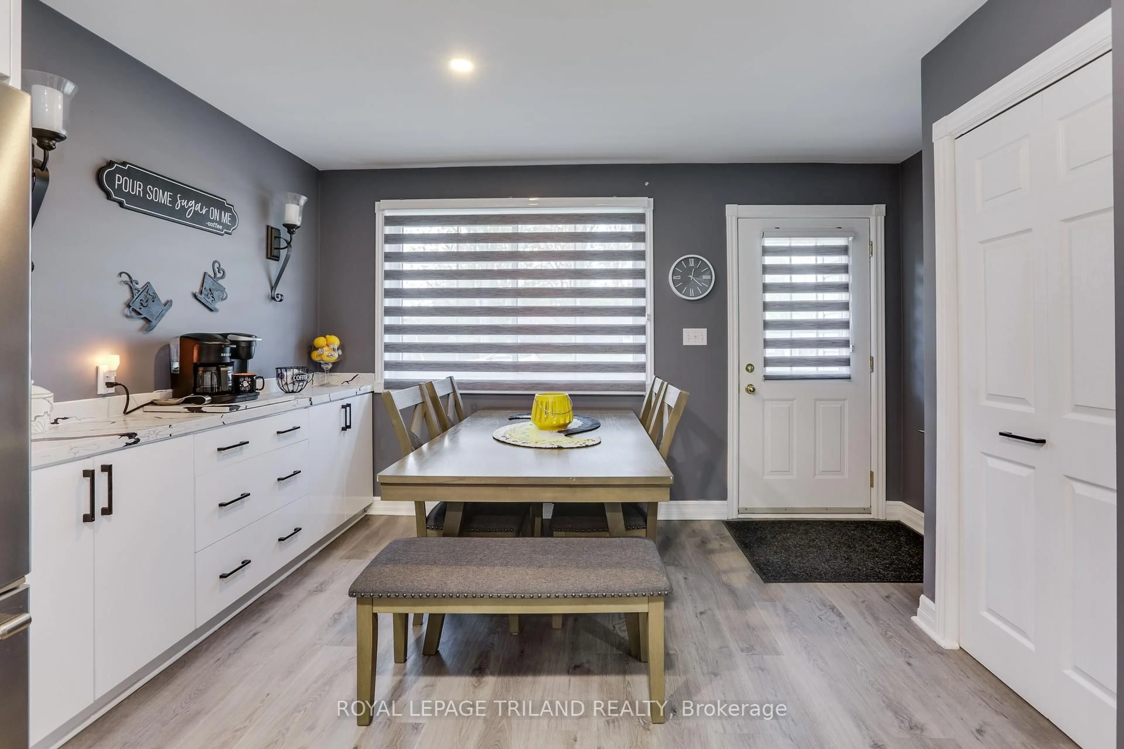 Contemporary kitchen, wood/laminate floor for 81 John St, Warwick Ontario N0M 2S0