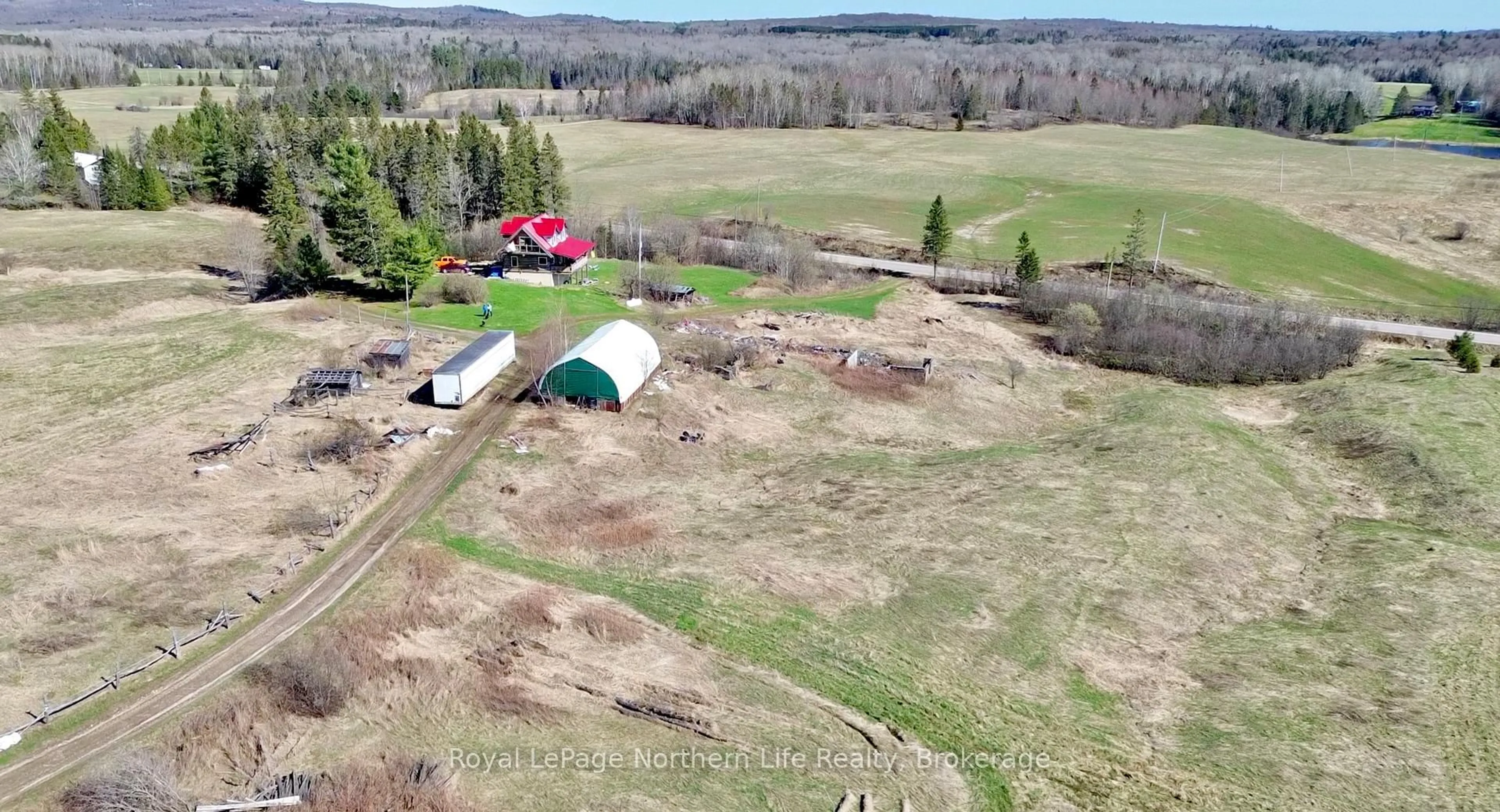 A pic from outside/outdoor area/front of a property/back of a property/a pic from drone, building for 542 Alsace Rd, Nipissing Ontario P0H 1Z0