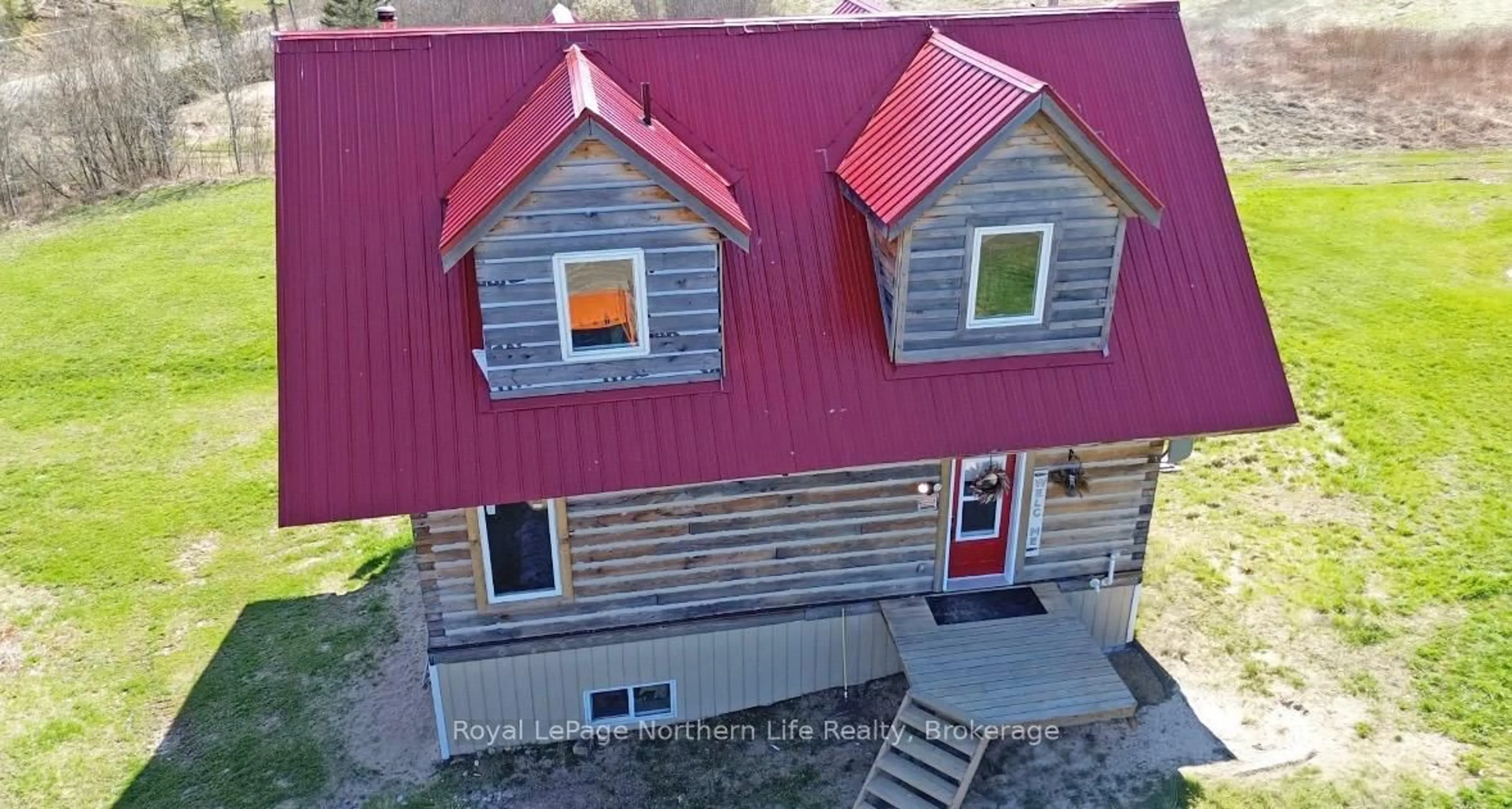 A pic from outside/outdoor area/front of a property/back of a property/a pic from drone, building for 542 Alsace Rd, Nipissing Ontario P0H 1Z0