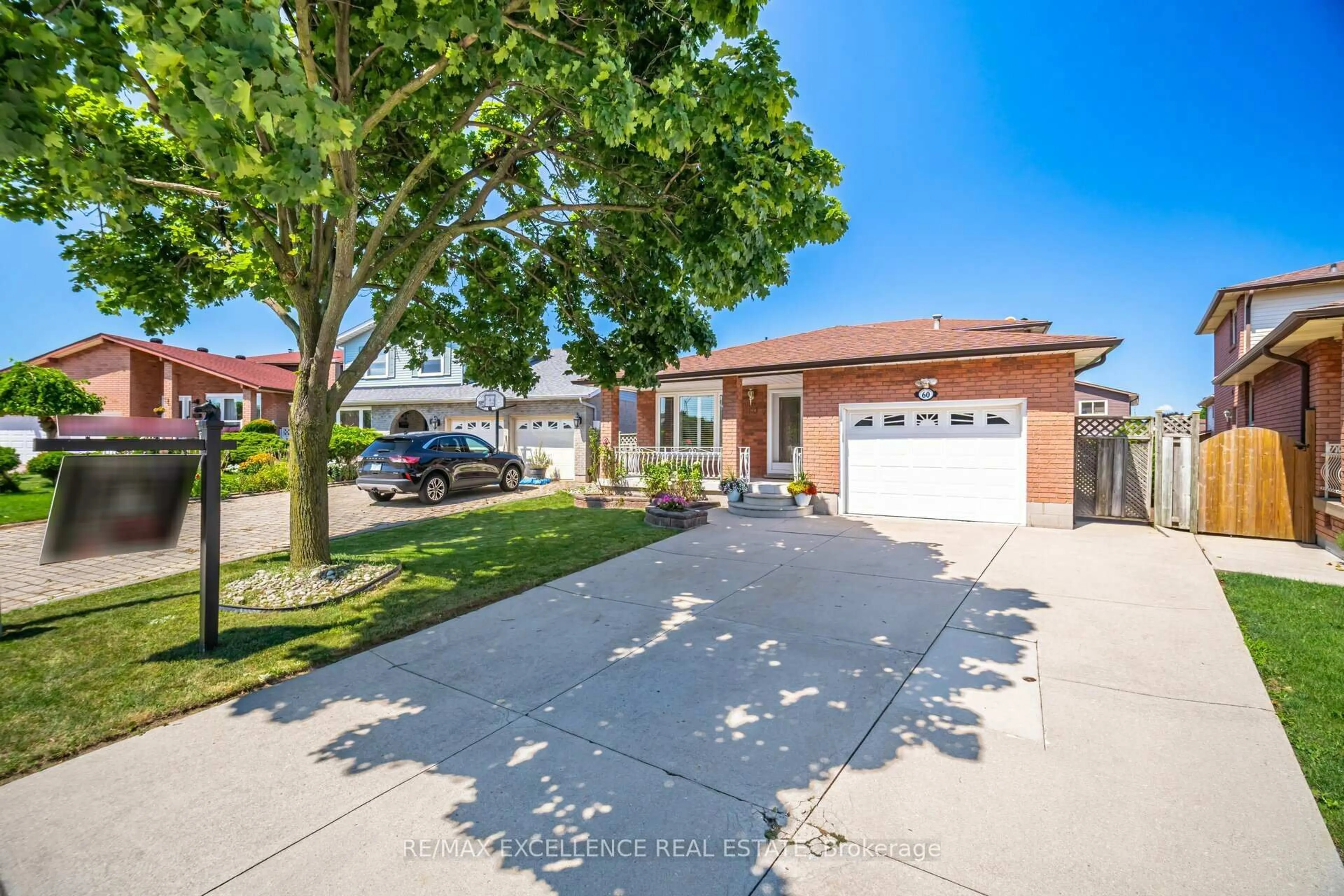 A pic from outside/outdoor area/front of a property/back of a property/a pic from drone, street for 60 Indian Cres, Hamilton Ontario L8V 4X5
