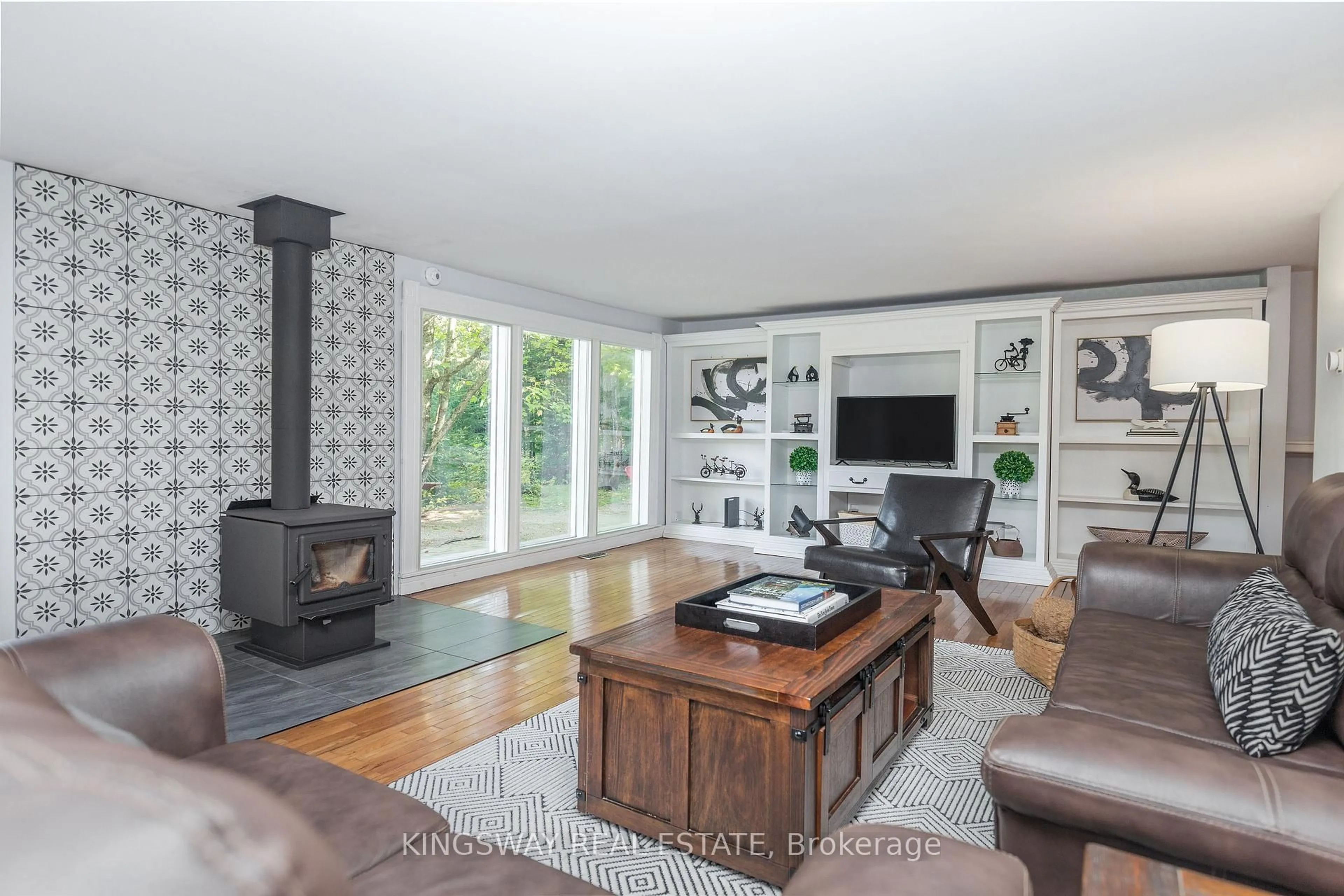 Living room with furniture, unknown for 325 Balsam Chutes Rd, Huntsville Ontario P0B 1L0